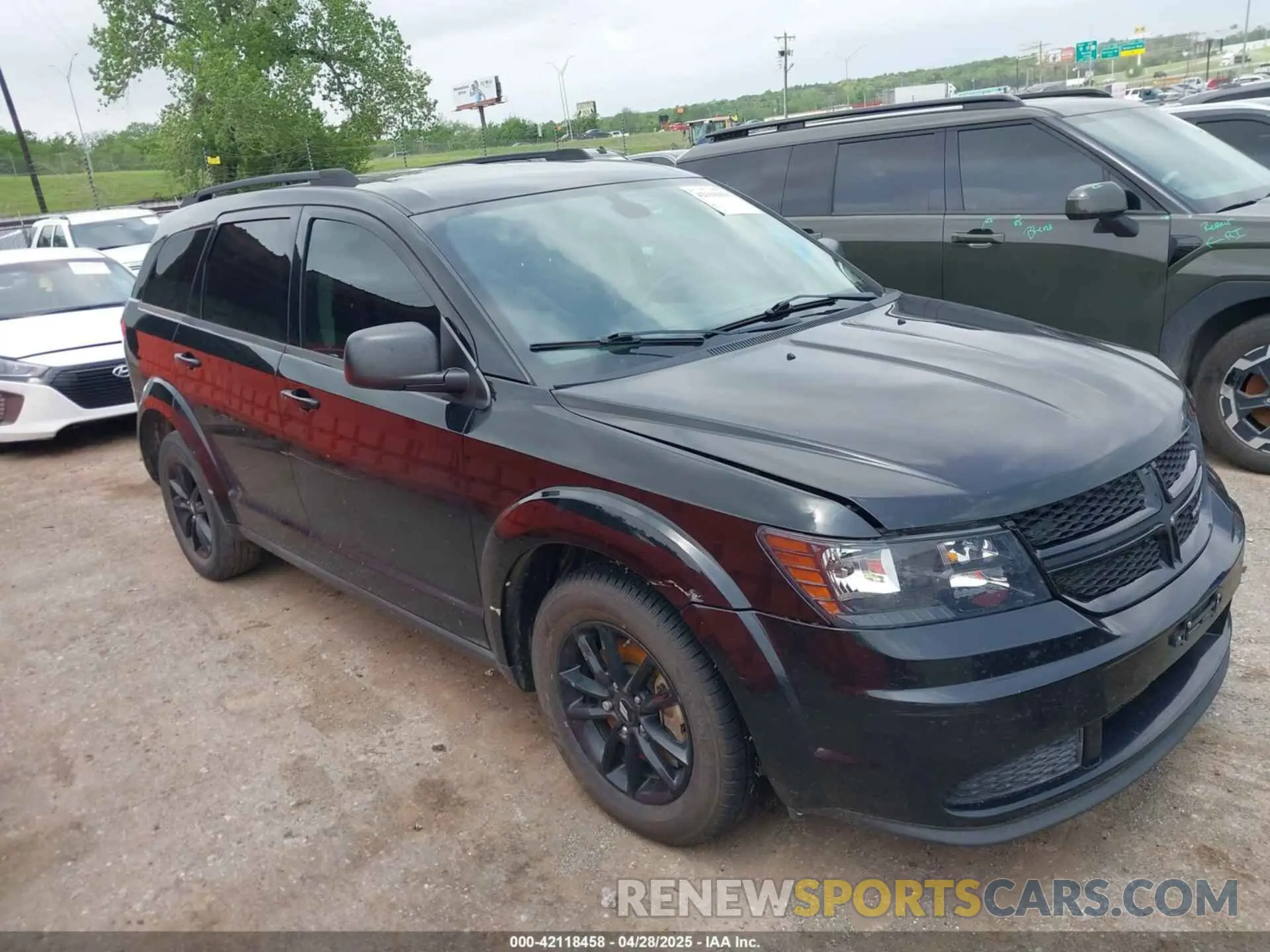13 Photograph of a damaged car 3C4PDCAB4LT254161 DODGE JOURNEY 2020