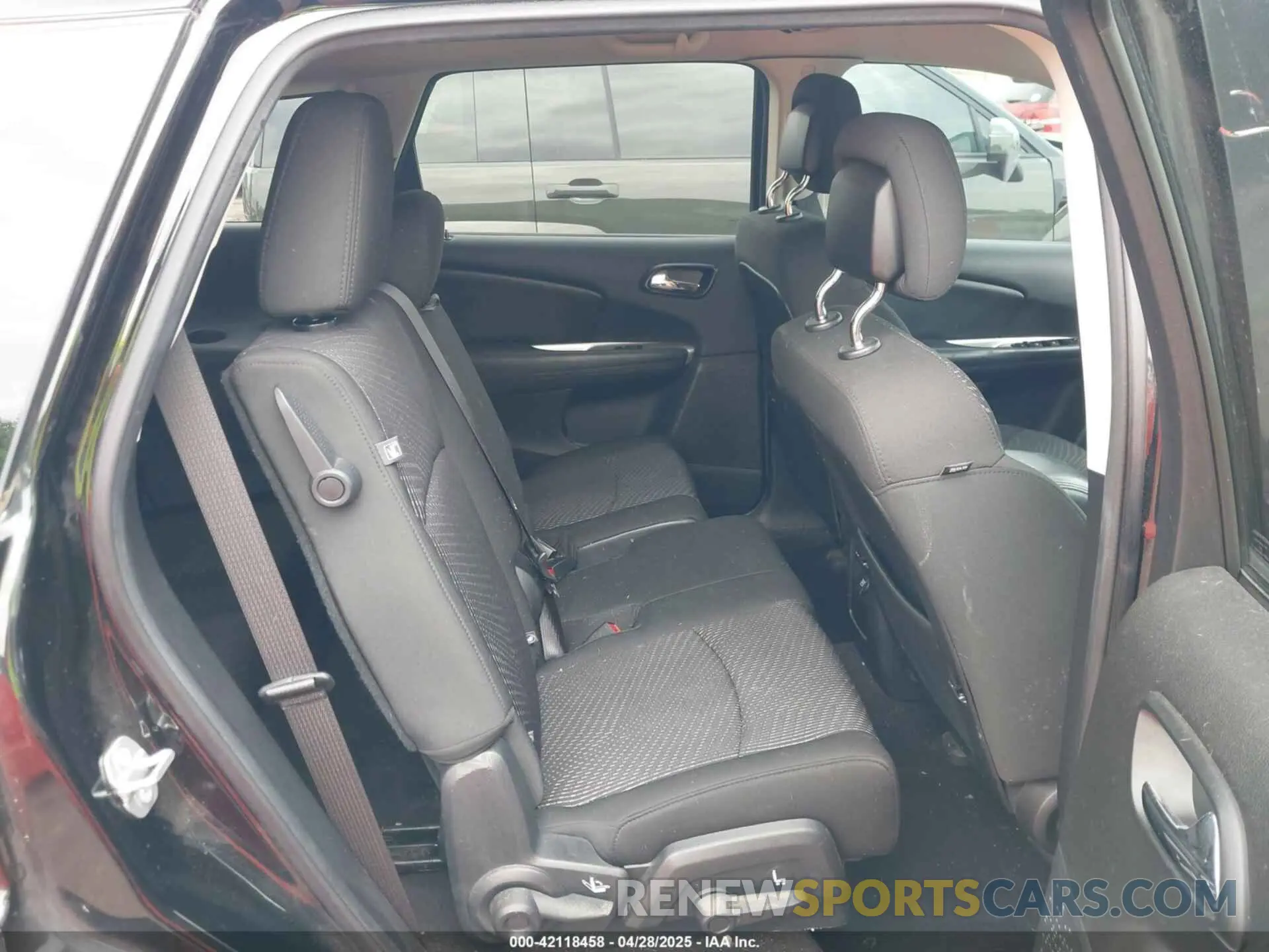 8 Photograph of a damaged car 3C4PDCAB4LT254161 DODGE JOURNEY 2020