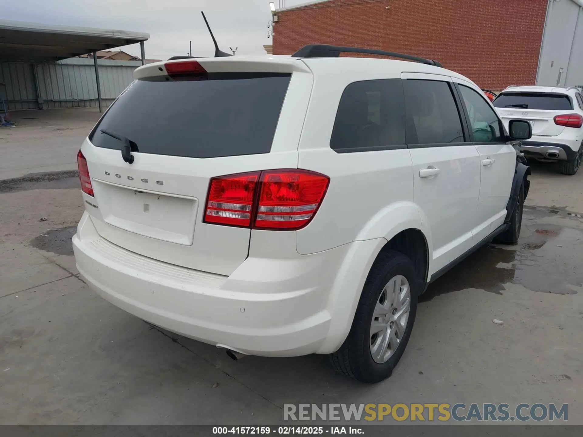 4 Photograph of a damaged car 3C4PDCAB4LT254595 DODGE JOURNEY 2020
