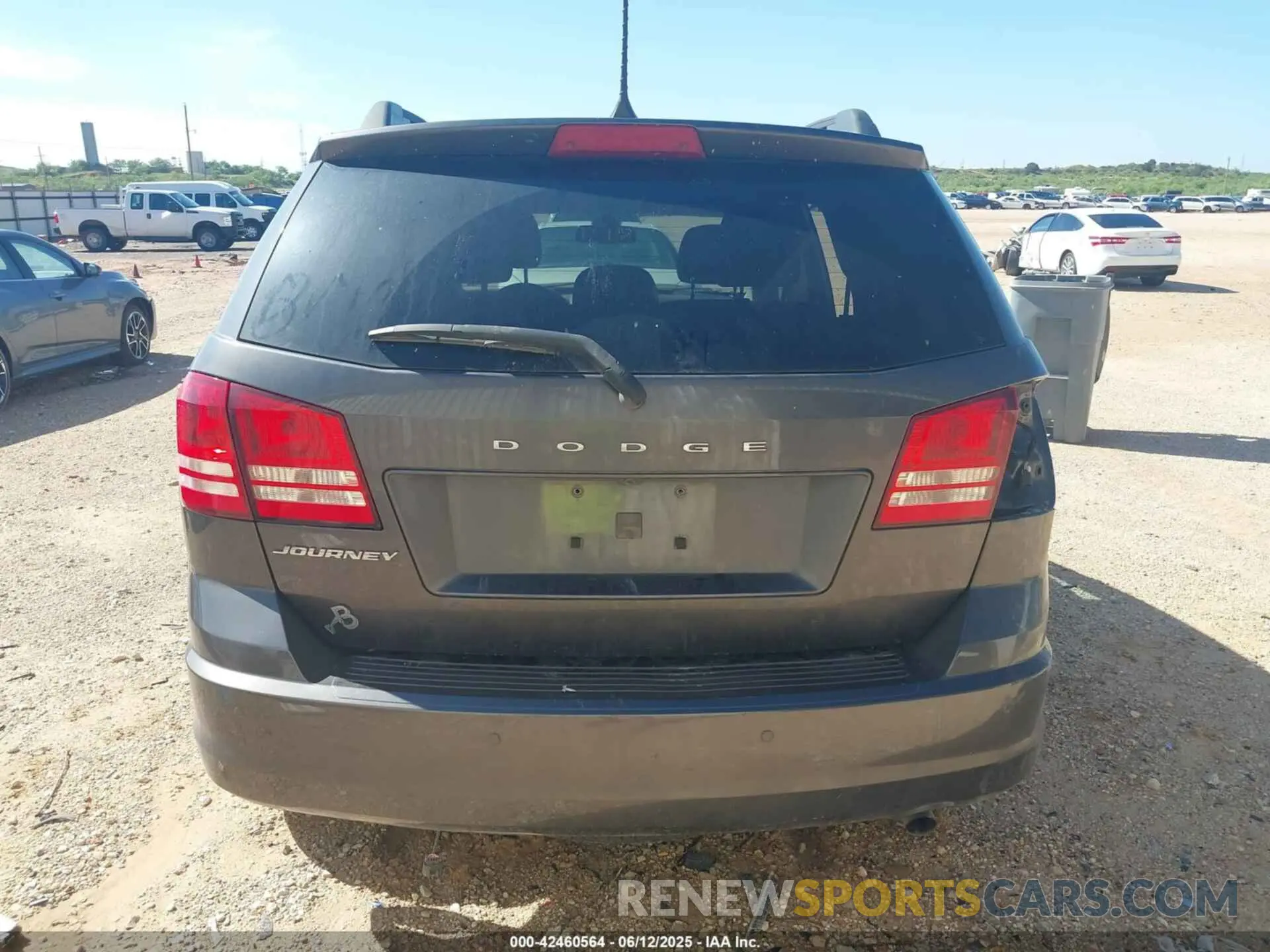 16 Photograph of a damaged car 3C4PDCAB4LT268058 DODGE JOURNEY 2020