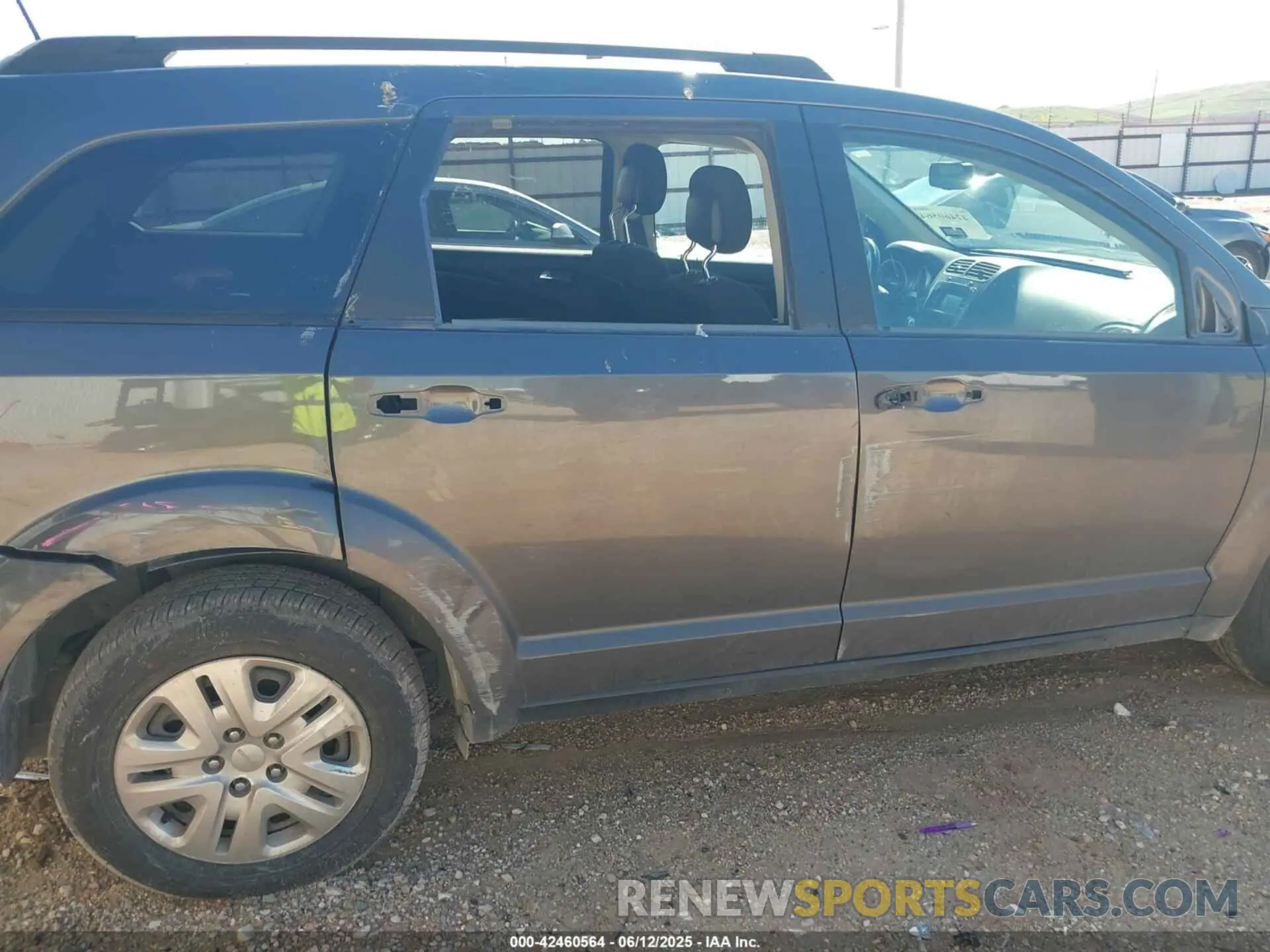 17 Photograph of a damaged car 3C4PDCAB4LT268058 DODGE JOURNEY 2020