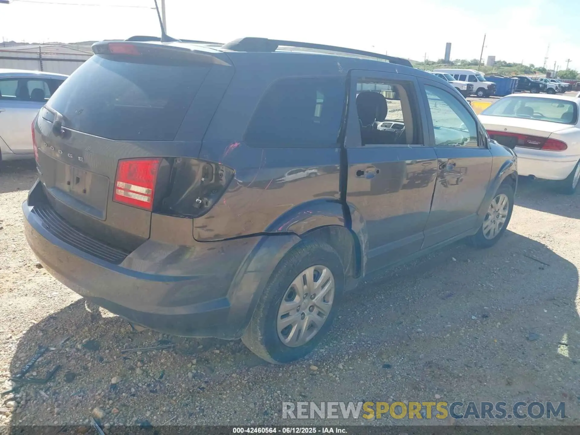 4 Photograph of a damaged car 3C4PDCAB4LT268058 DODGE JOURNEY 2020
