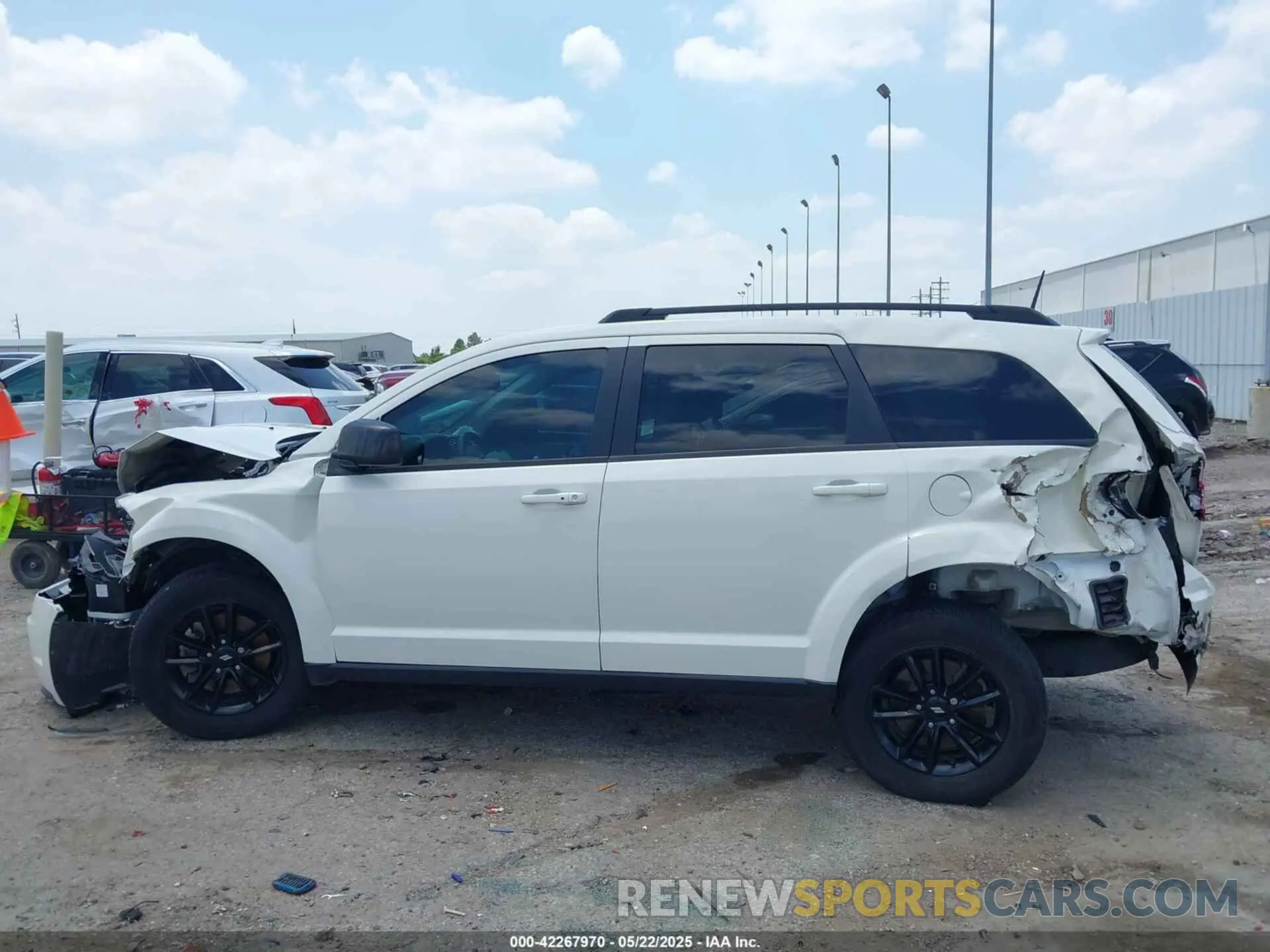 13 Photograph of a damaged car 3C4PDCAB4LT268075 DODGE JOURNEY 2020