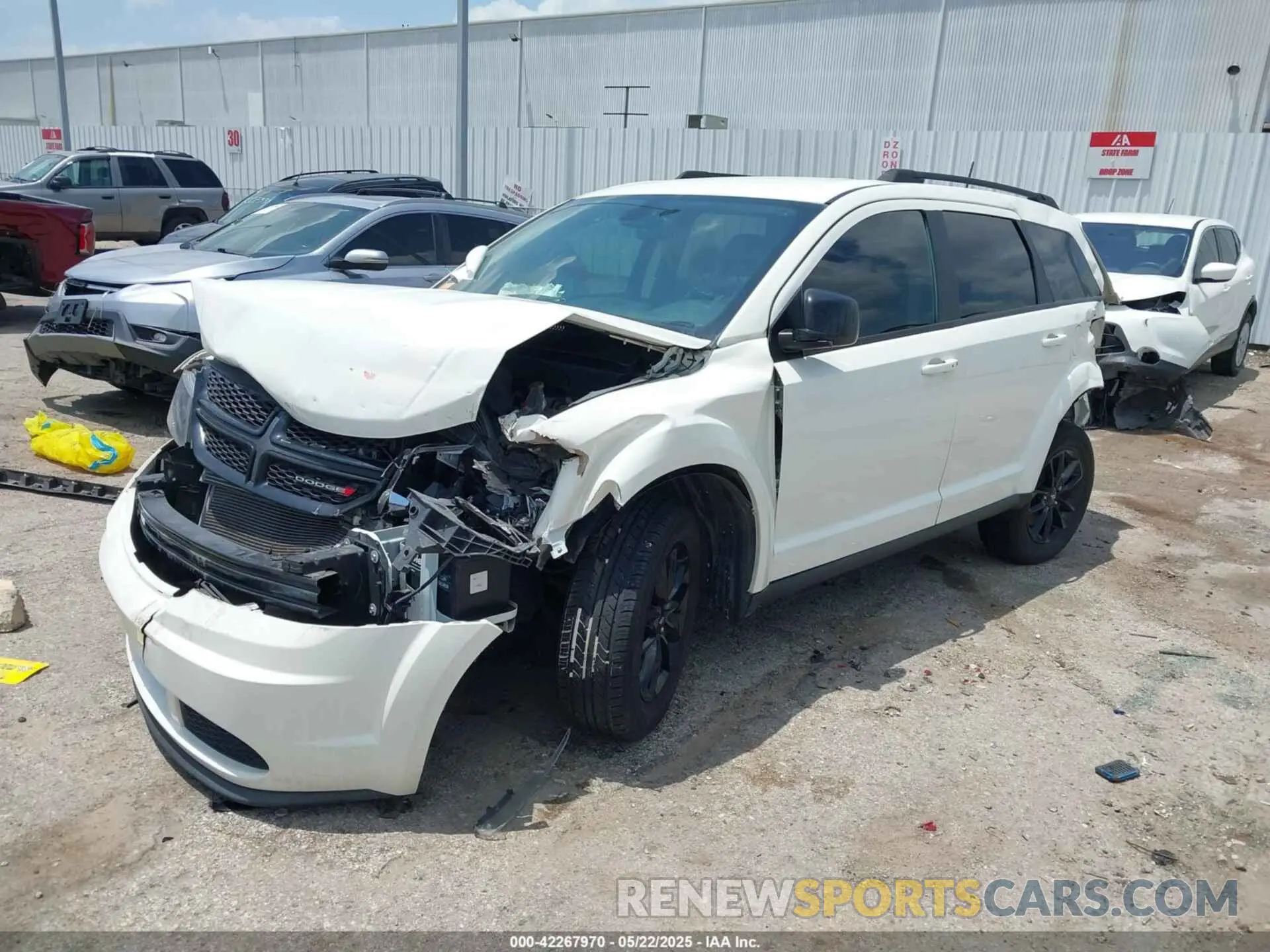 2 Photograph of a damaged car 3C4PDCAB4LT268075 DODGE JOURNEY 2020