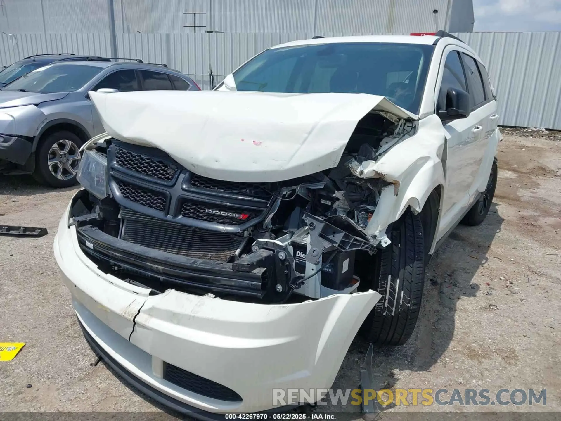 6 Photograph of a damaged car 3C4PDCAB4LT268075 DODGE JOURNEY 2020
