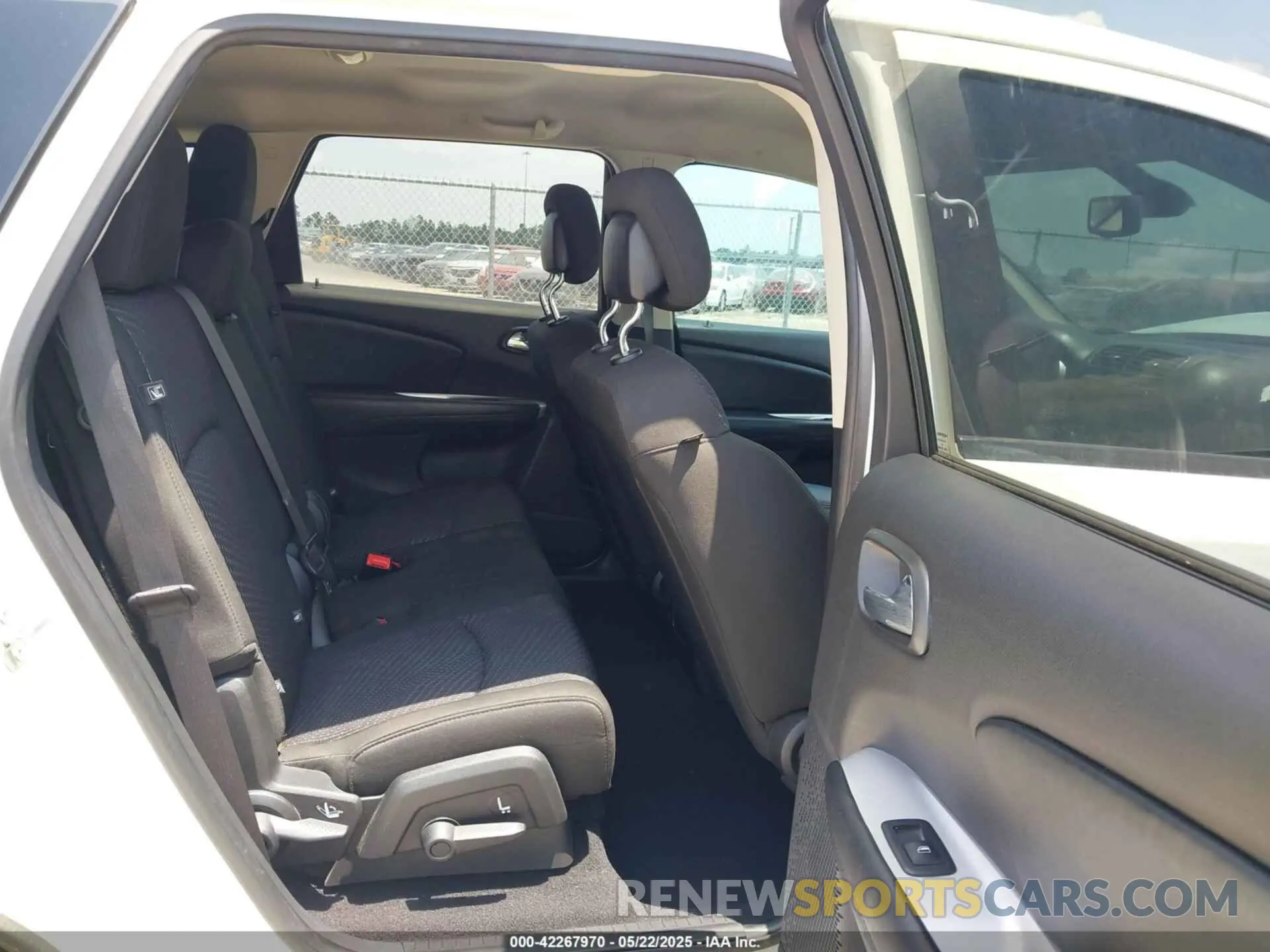 8 Photograph of a damaged car 3C4PDCAB4LT268075 DODGE JOURNEY 2020