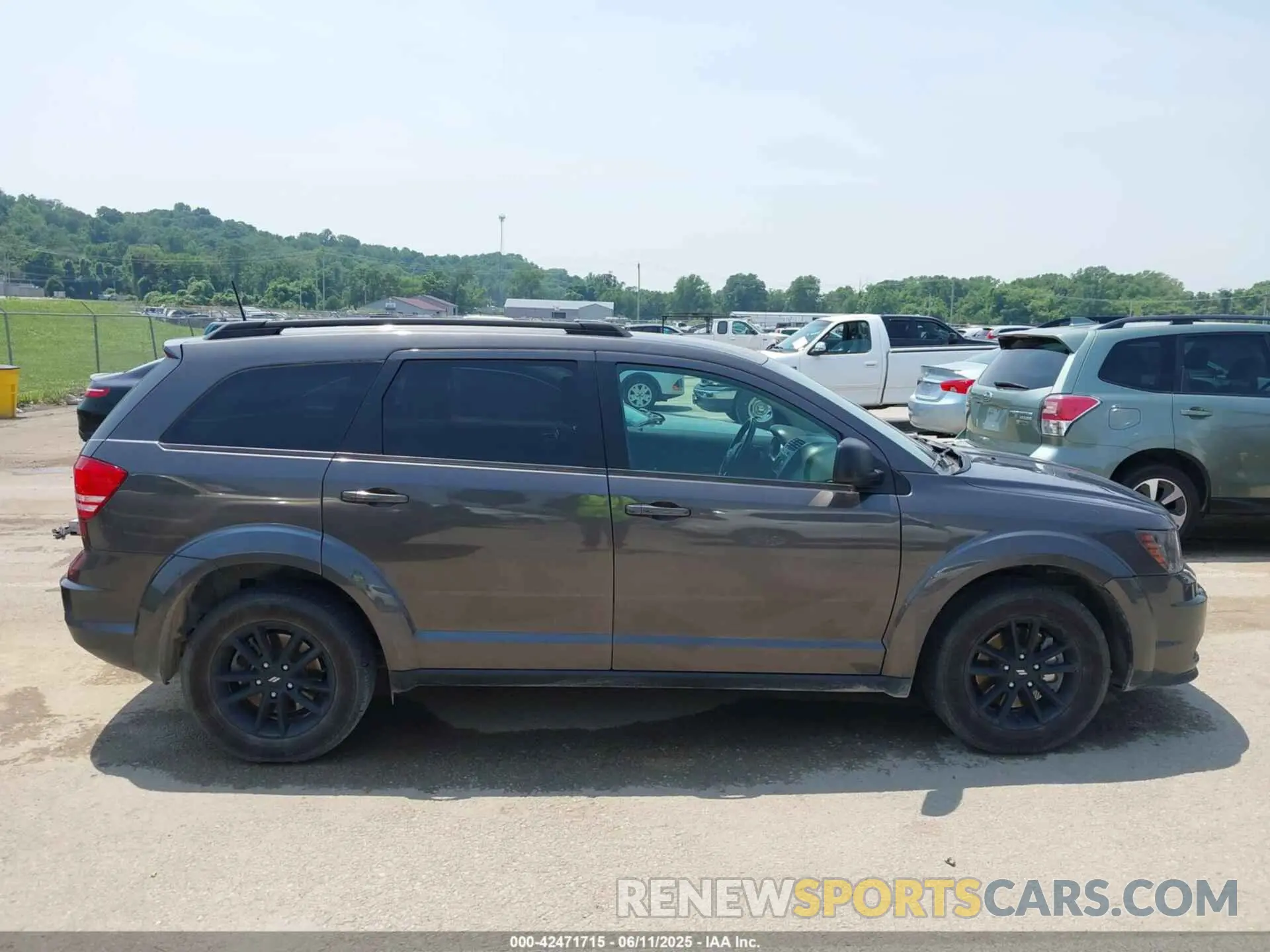 13 Photograph of a damaged car 3C4PDCAB4LT274068 DODGE JOURNEY 2020