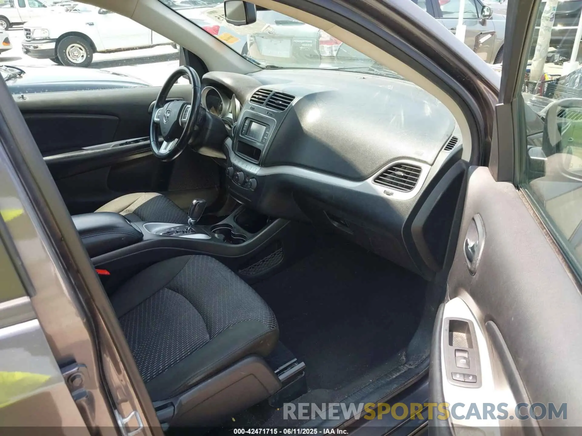5 Photograph of a damaged car 3C4PDCAB4LT274068 DODGE JOURNEY 2020