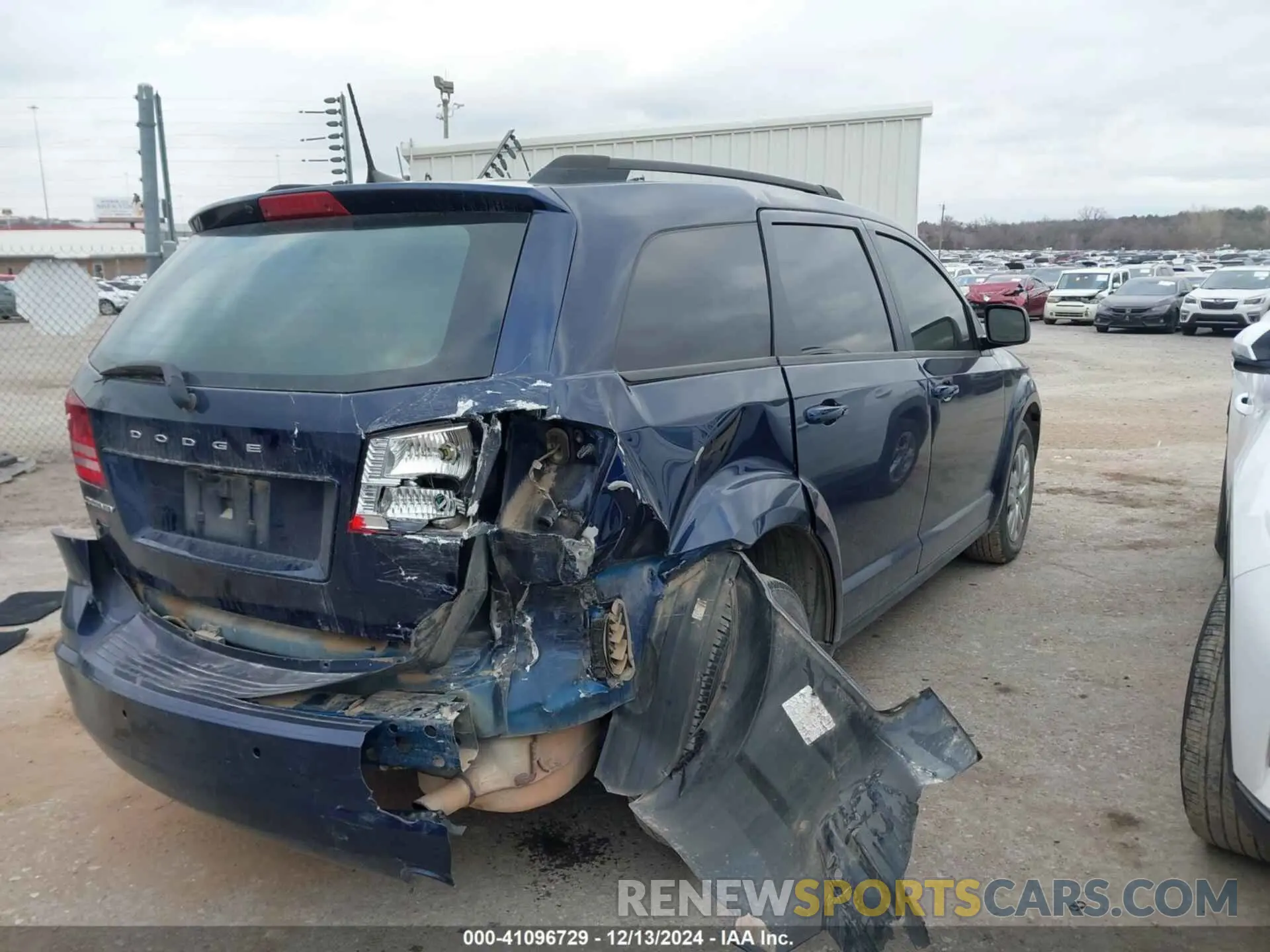 4 Photograph of a damaged car 3C4PDCAB4LT276404 DODGE JOURNEY 2020