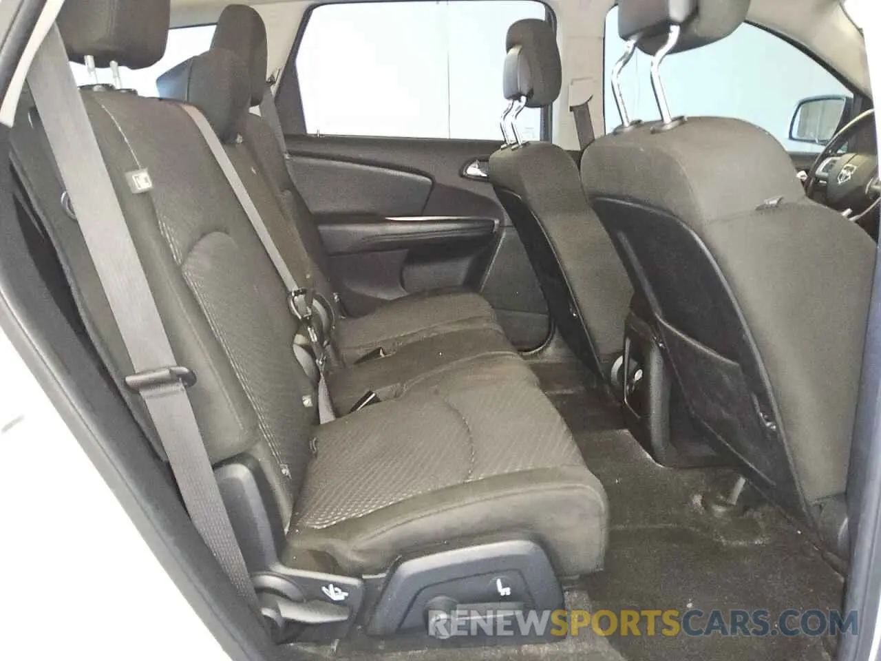 11 Photograph of a damaged car 3C4PDCAB5LT202103 DODGE JOURNEY 2020