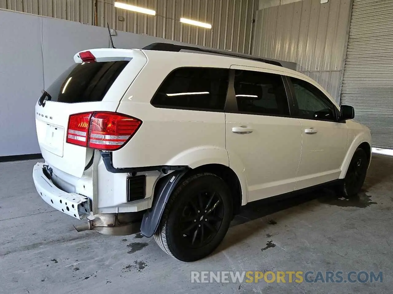 3 Photograph of a damaged car 3C4PDCAB5LT202103 DODGE JOURNEY 2020