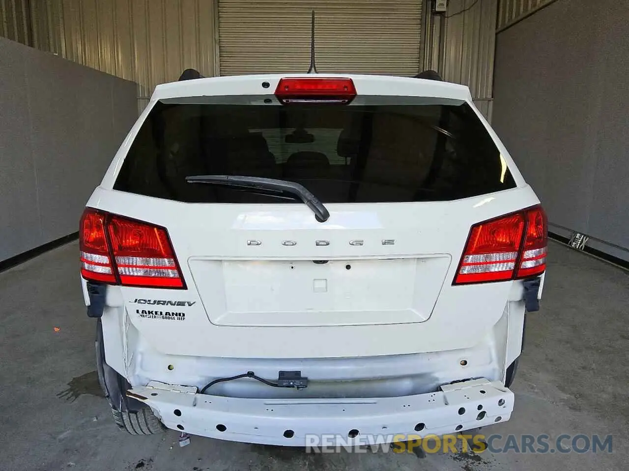 6 Photograph of a damaged car 3C4PDCAB5LT202103 DODGE JOURNEY 2020