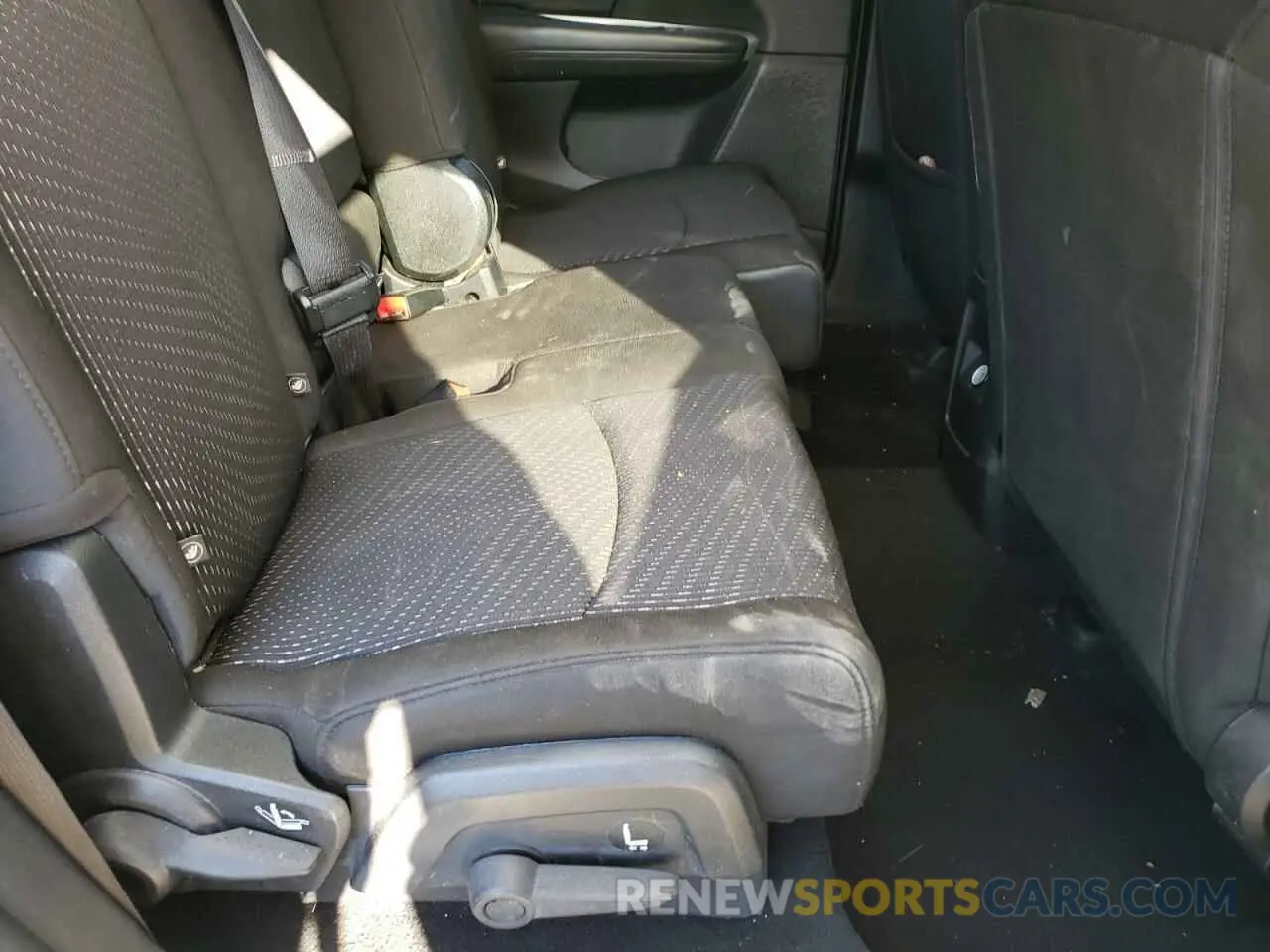 10 Photograph of a damaged car 3C4PDCAB5LT214011 DODGE JOURNEY 2020