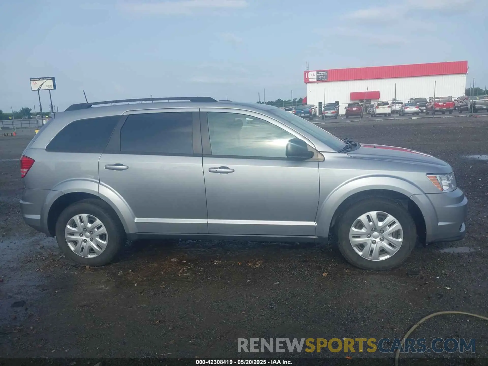 13 Photograph of a damaged car 3C4PDCAB5LT259112 DODGE JOURNEY 2020
