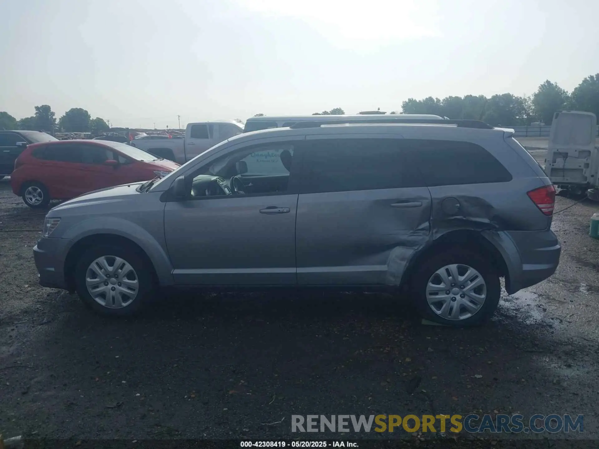 14 Photograph of a damaged car 3C4PDCAB5LT259112 DODGE JOURNEY 2020
