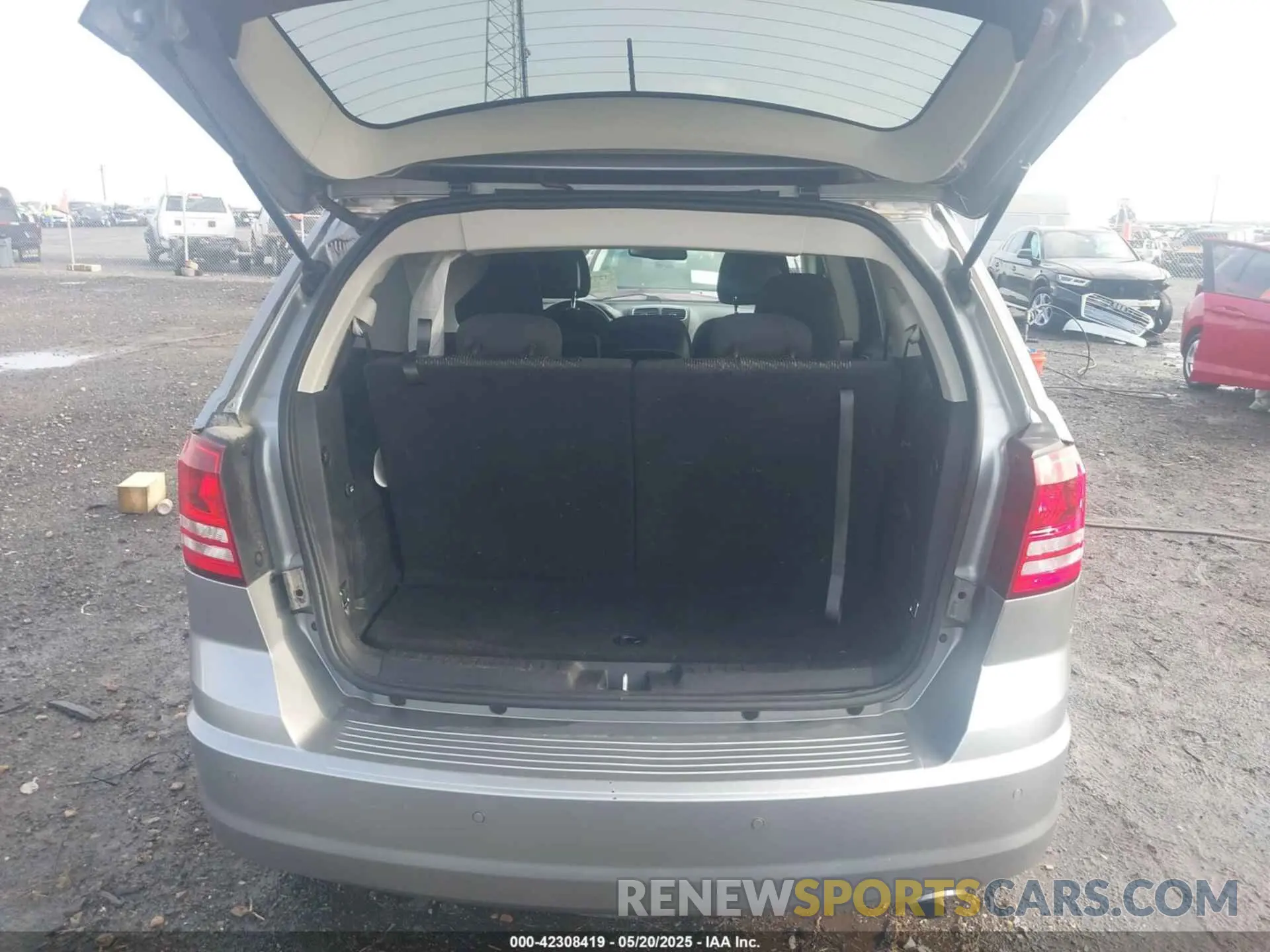 17 Photograph of a damaged car 3C4PDCAB5LT259112 DODGE JOURNEY 2020