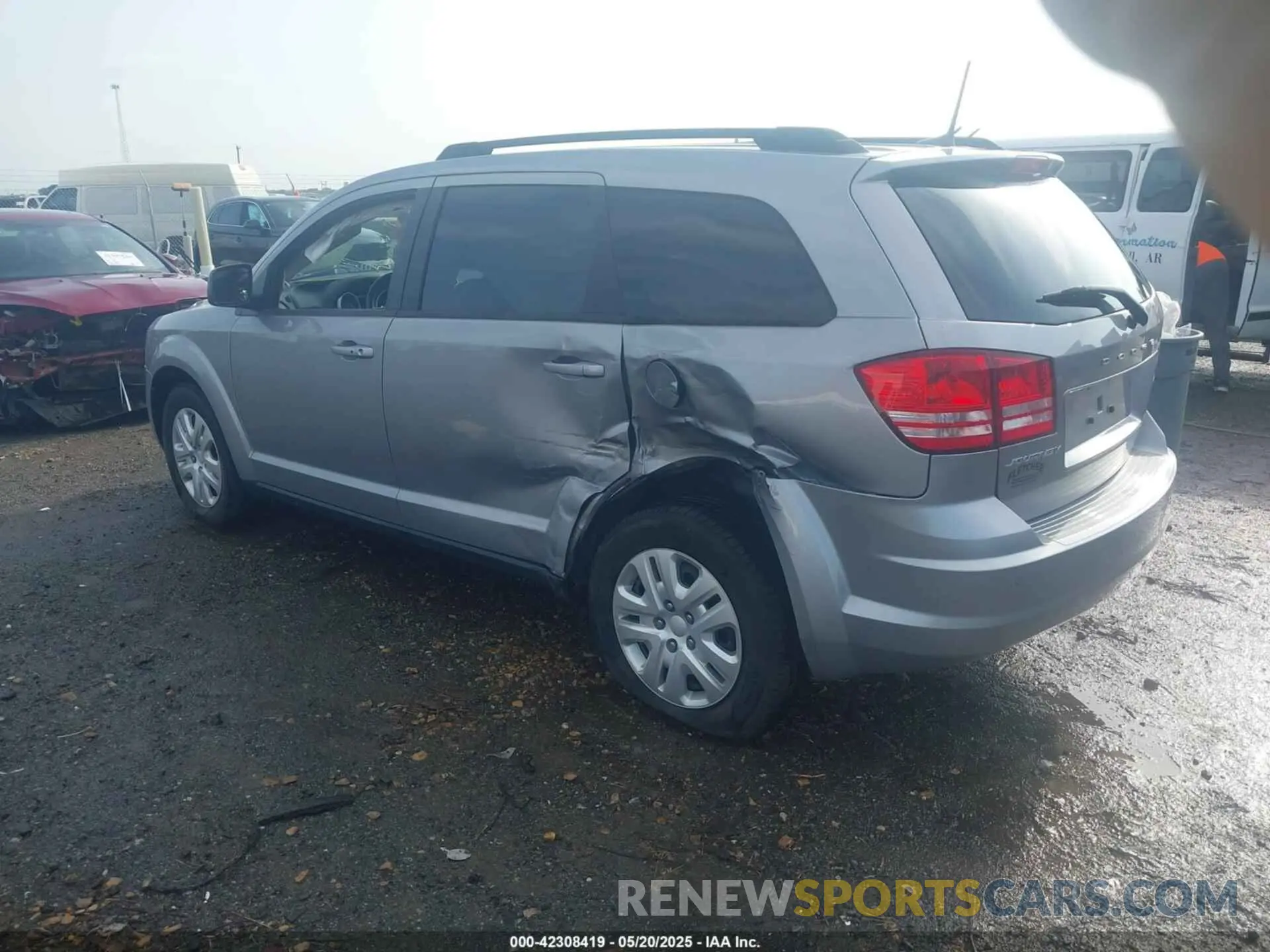 3 Photograph of a damaged car 3C4PDCAB5LT259112 DODGE JOURNEY 2020