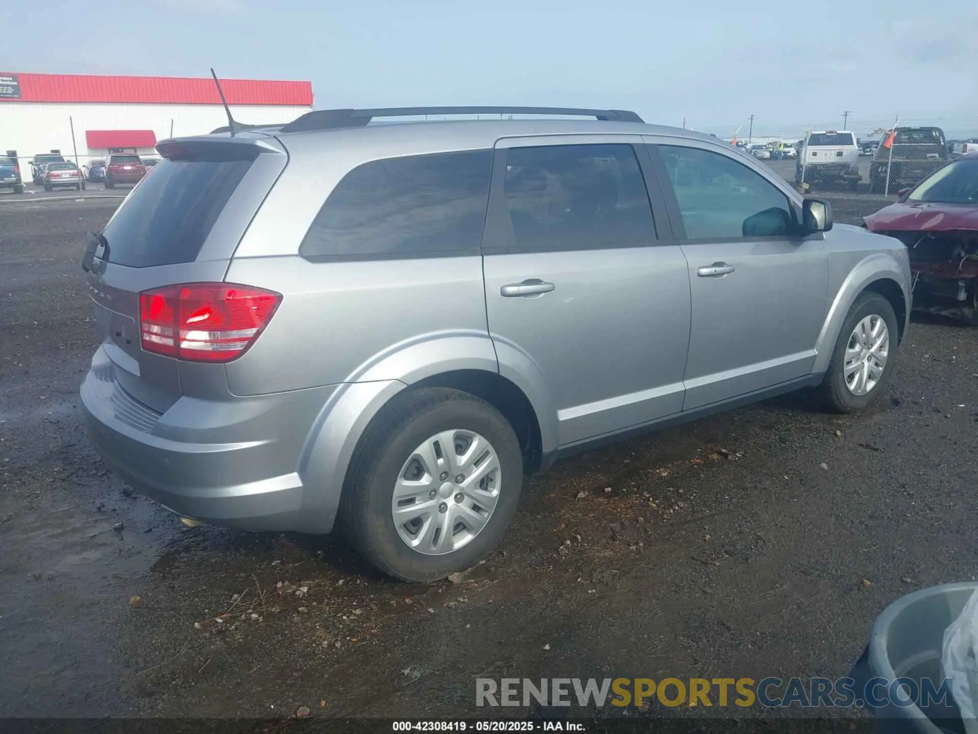 4 Photograph of a damaged car 3C4PDCAB5LT259112 DODGE JOURNEY 2020