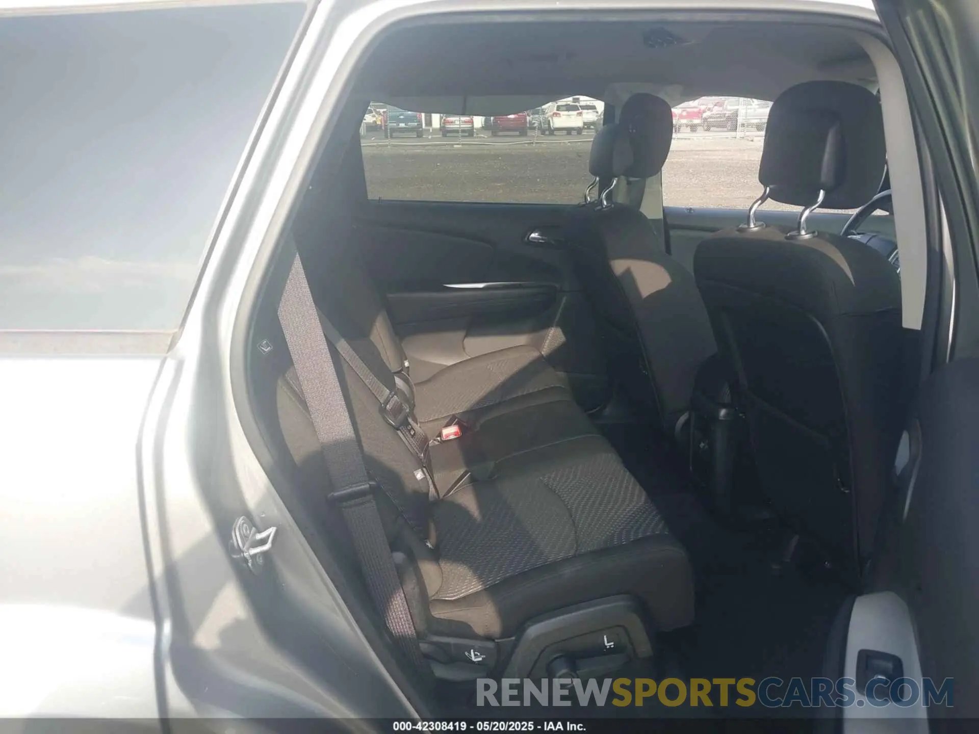 8 Photograph of a damaged car 3C4PDCAB5LT259112 DODGE JOURNEY 2020