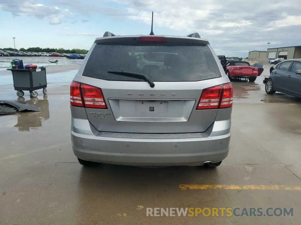 6 Photograph of a damaged car 3C4PDCAB5LT259353 DODGE JOURNEY 2020