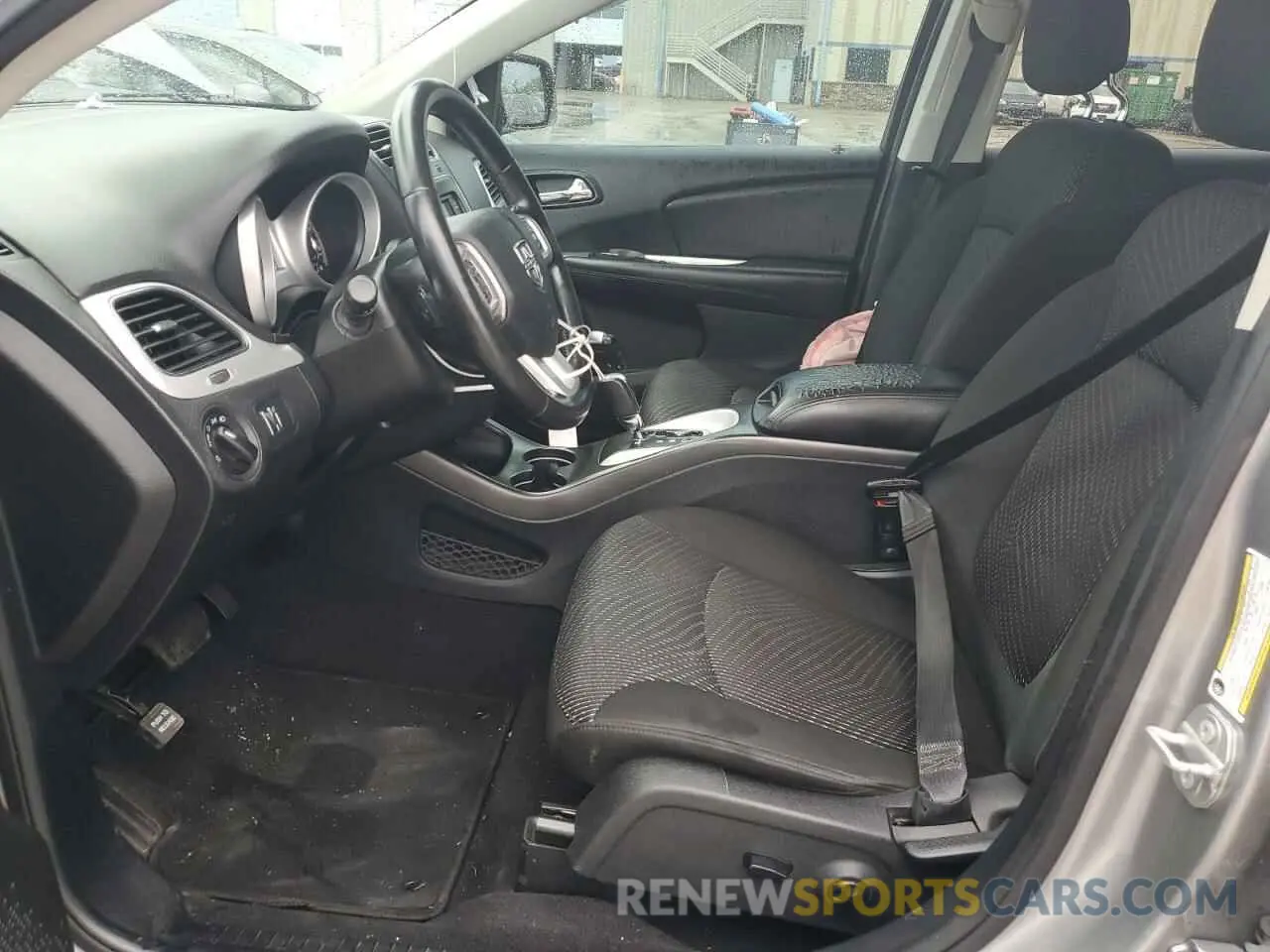 7 Photograph of a damaged car 3C4PDCAB5LT259353 DODGE JOURNEY 2020