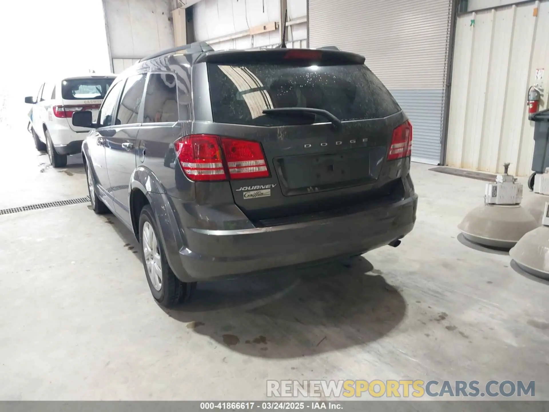 3 Photograph of a damaged car 3C4PDCAB5LT269266 DODGE JOURNEY 2020