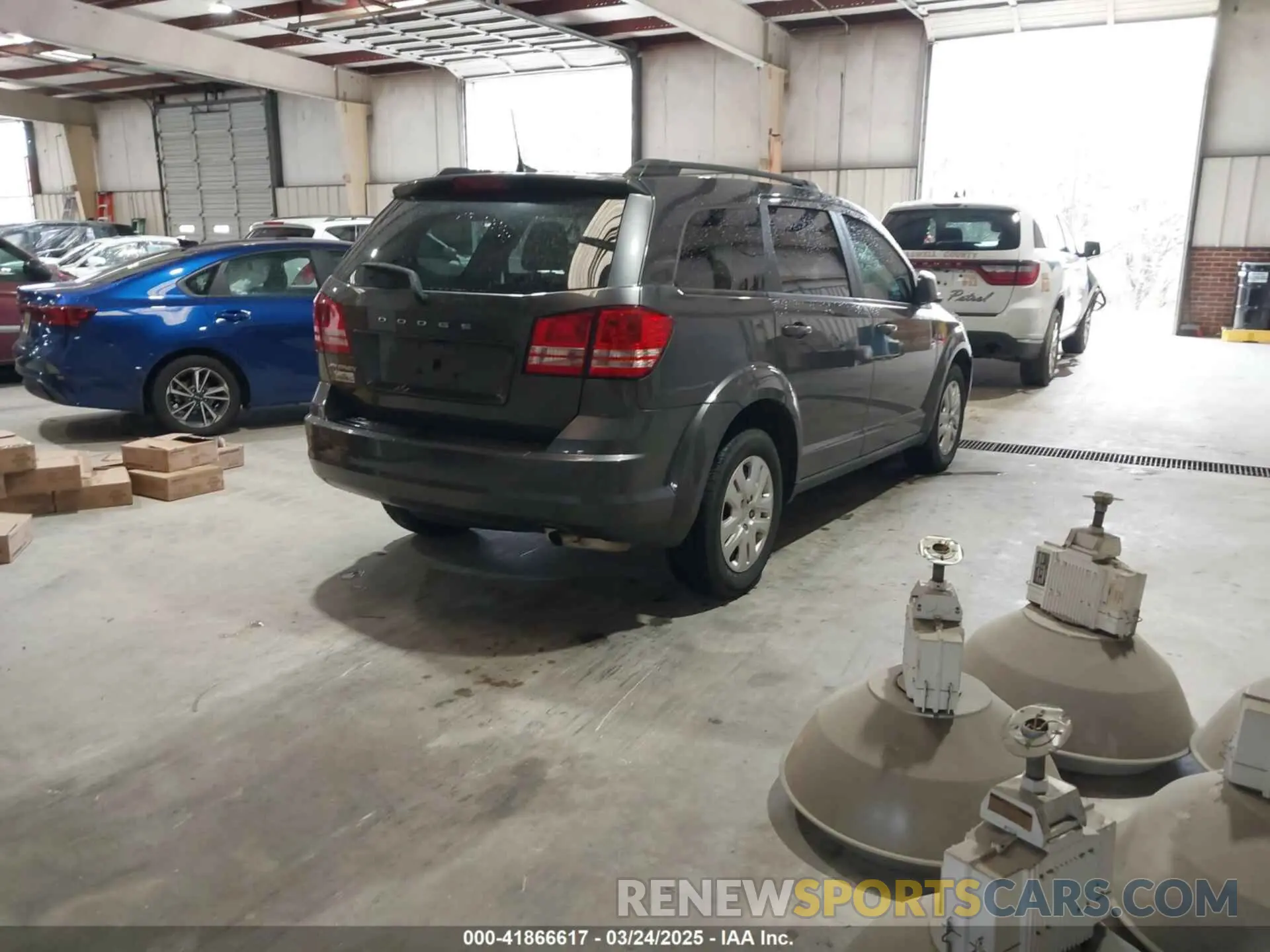 4 Photograph of a damaged car 3C4PDCAB5LT269266 DODGE JOURNEY 2020