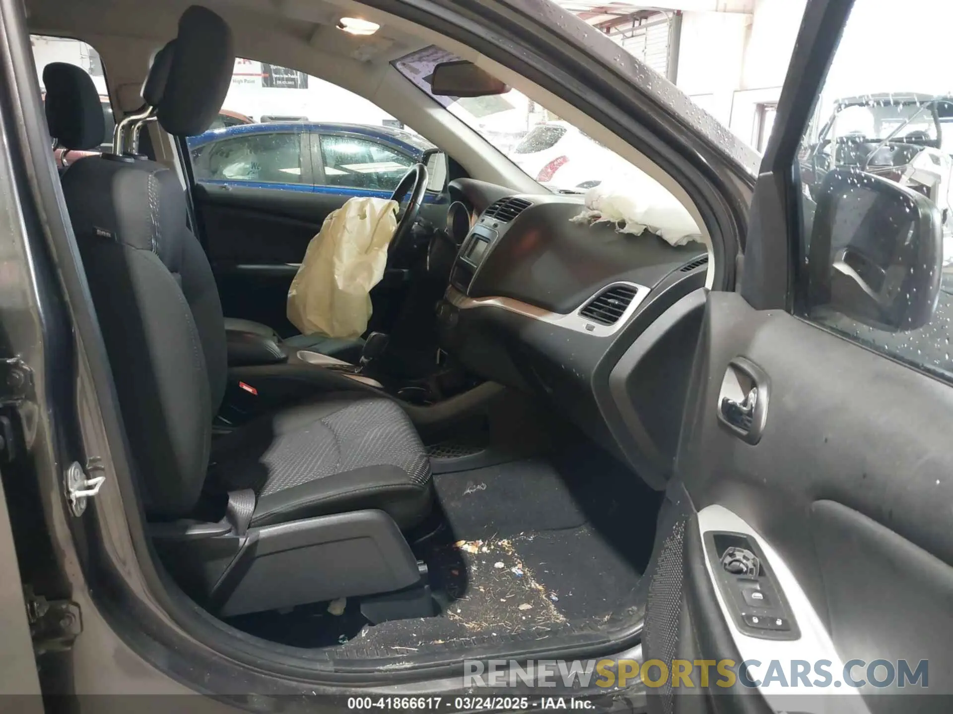 5 Photograph of a damaged car 3C4PDCAB5LT269266 DODGE JOURNEY 2020