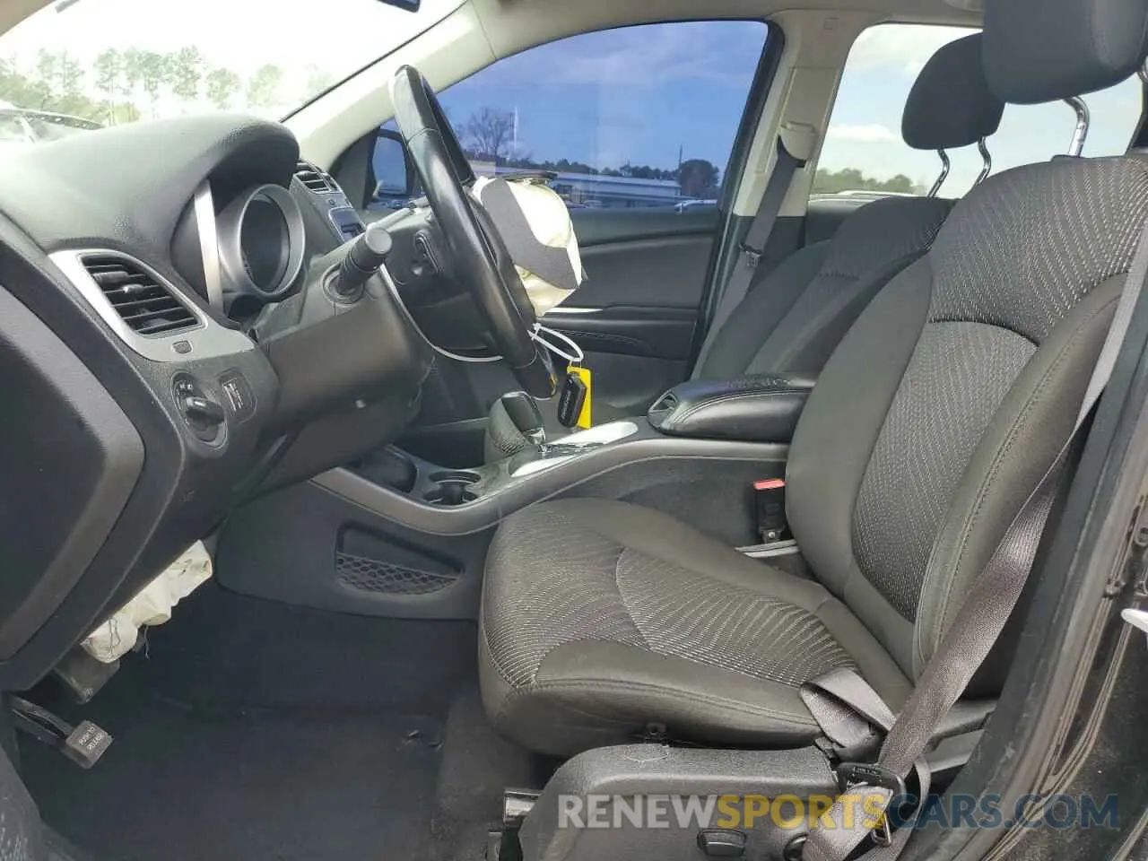 7 Photograph of a damaged car 3C4PDCAB5LT273771 DODGE JOURNEY 2020