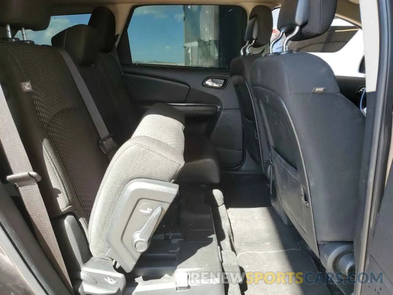 12 Photograph of a damaged car 3C4PDCAB5LT280526 DODGE JOURNEY 2020
