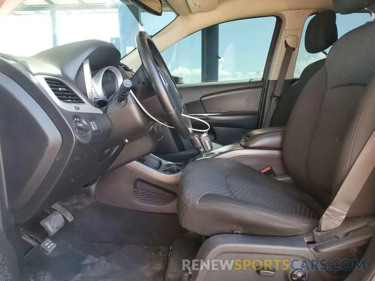 7 Photograph of a damaged car 3C4PDCAB5LT280526 DODGE JOURNEY 2020