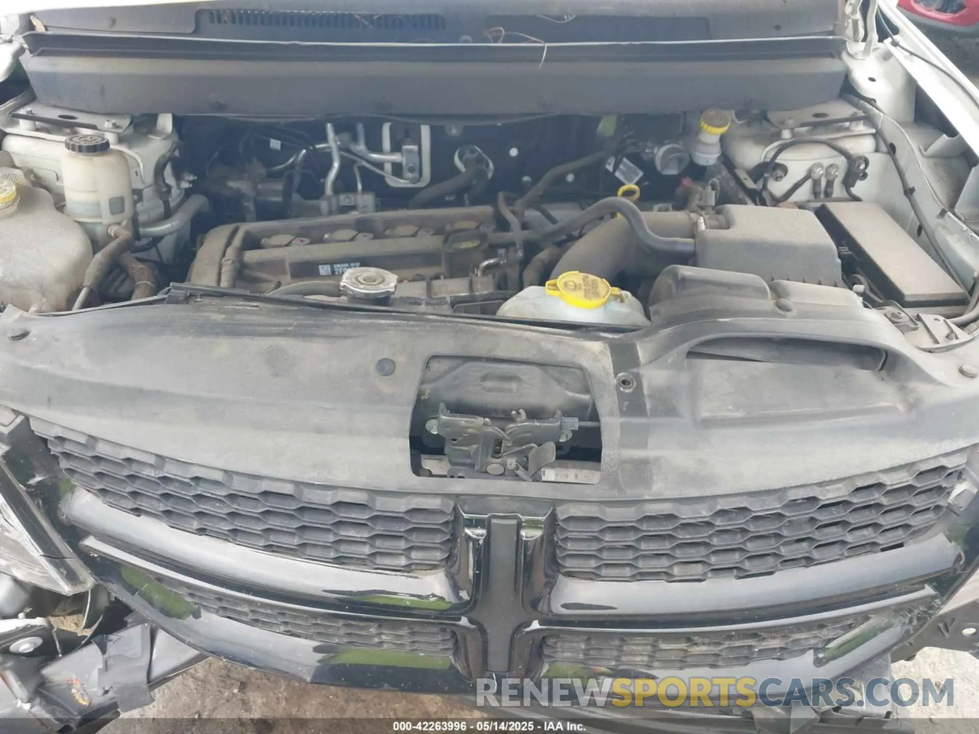 10 Photograph of a damaged car 3C4PDCAB5LT280977 DODGE JOURNEY 2020