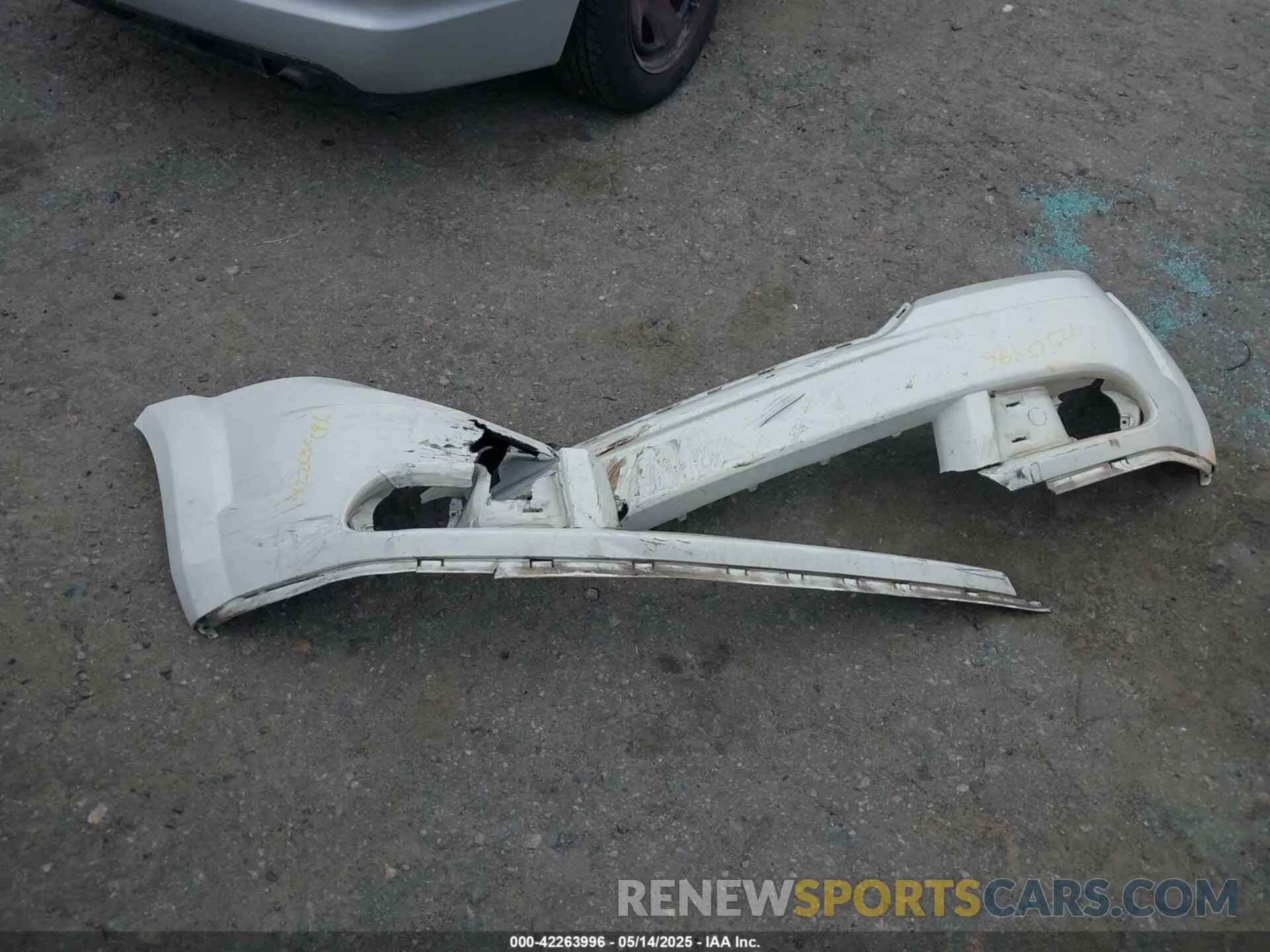 12 Photograph of a damaged car 3C4PDCAB5LT280977 DODGE JOURNEY 2020