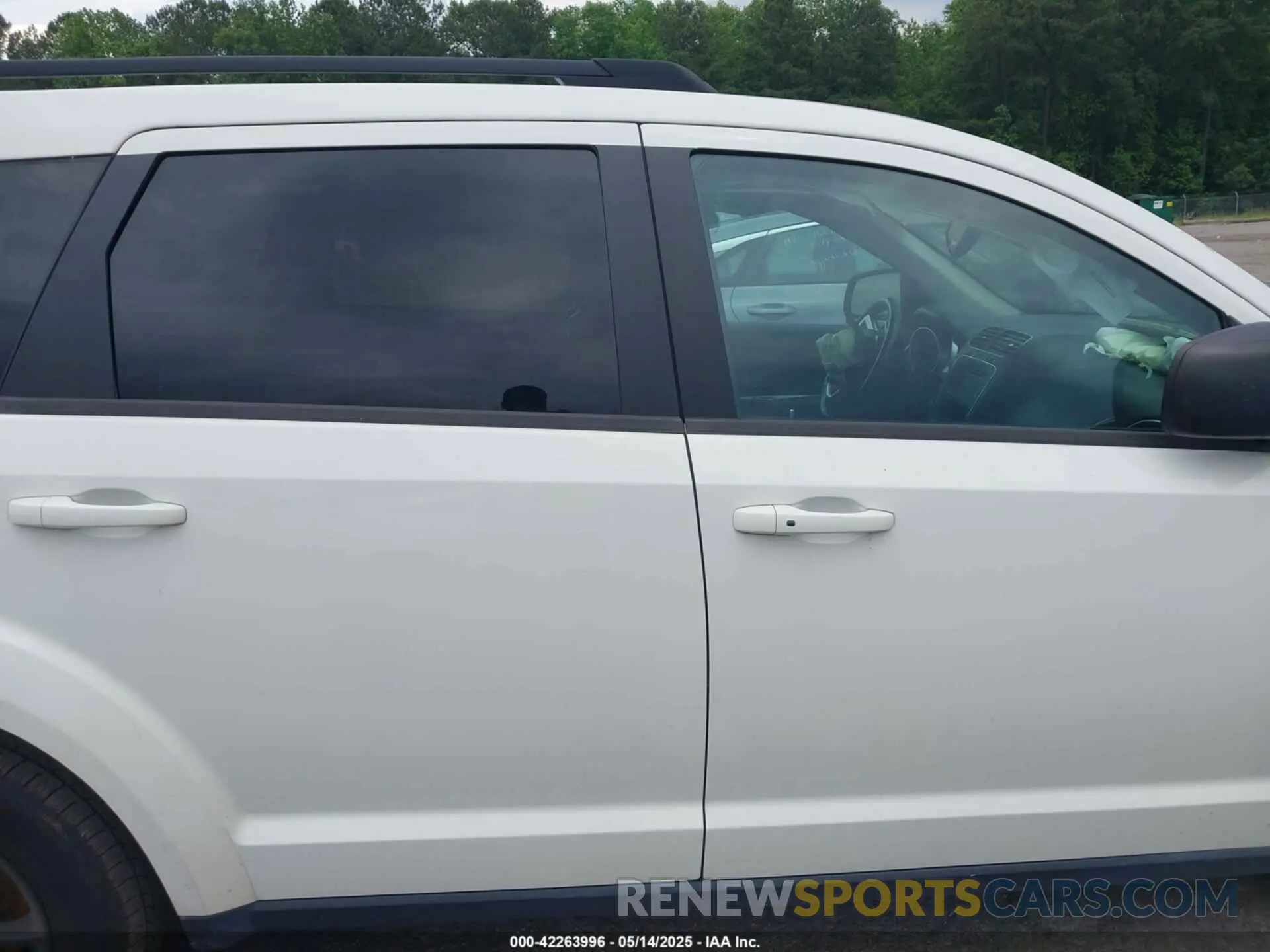 14 Photograph of a damaged car 3C4PDCAB5LT280977 DODGE JOURNEY 2020