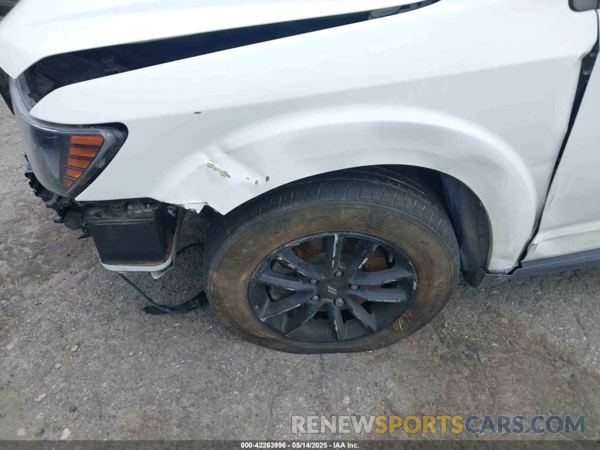 18 Photograph of a damaged car 3C4PDCAB5LT280977 DODGE JOURNEY 2020