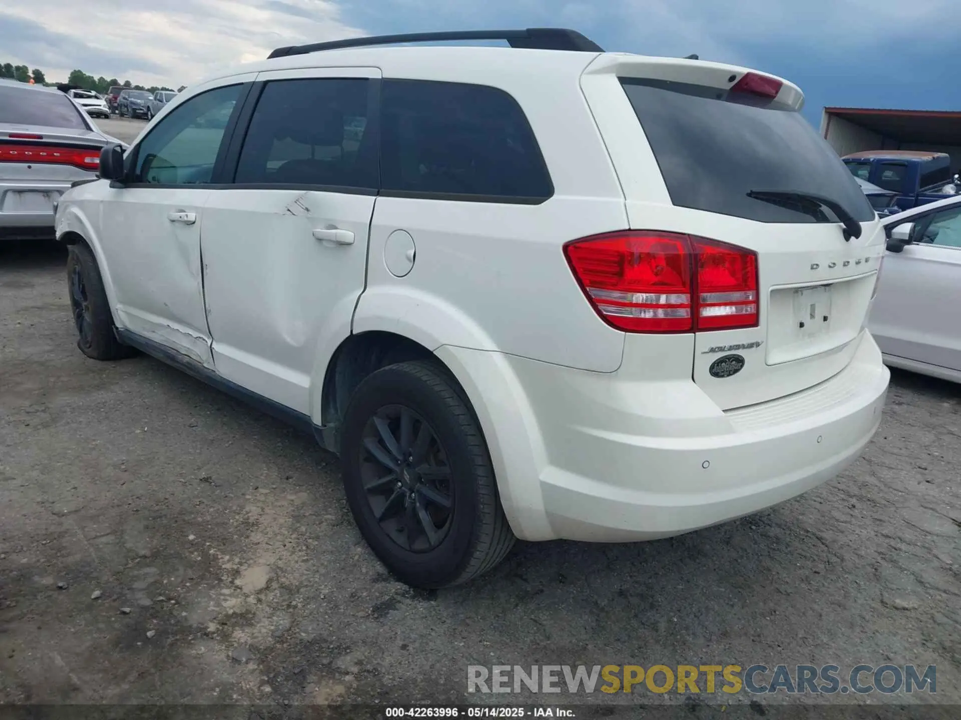 3 Photograph of a damaged car 3C4PDCAB5LT280977 DODGE JOURNEY 2020