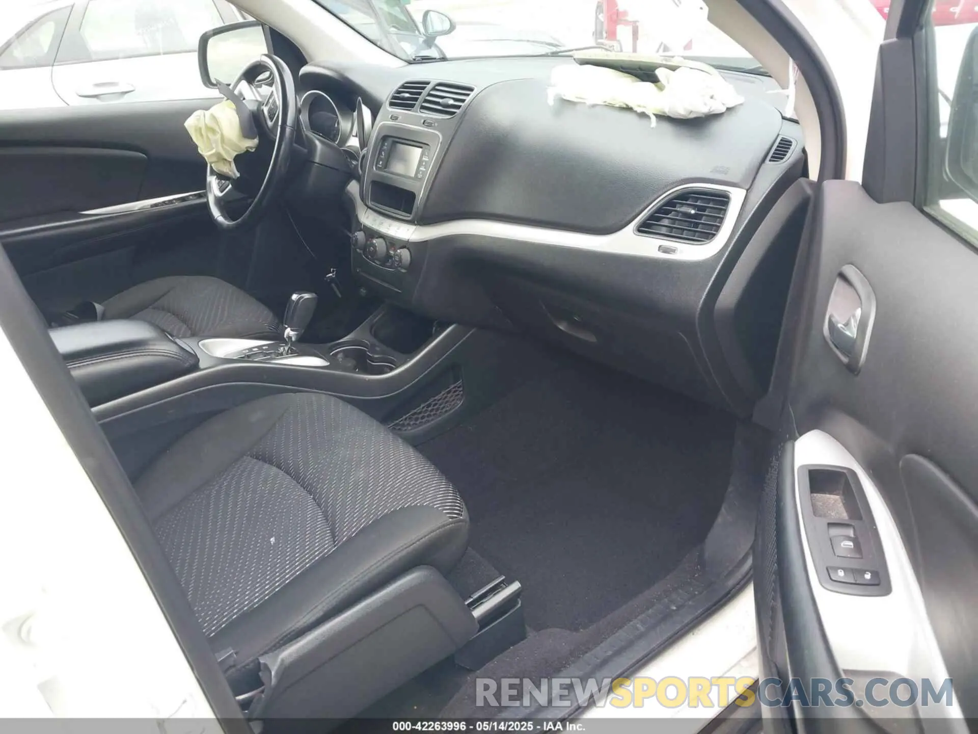 5 Photograph of a damaged car 3C4PDCAB5LT280977 DODGE JOURNEY 2020