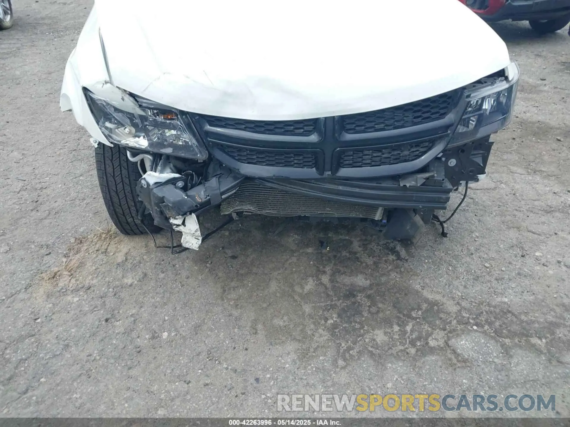 6 Photograph of a damaged car 3C4PDCAB5LT280977 DODGE JOURNEY 2020