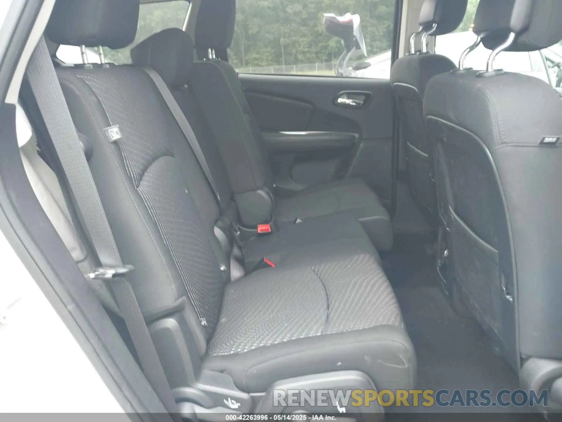 8 Photograph of a damaged car 3C4PDCAB5LT280977 DODGE JOURNEY 2020