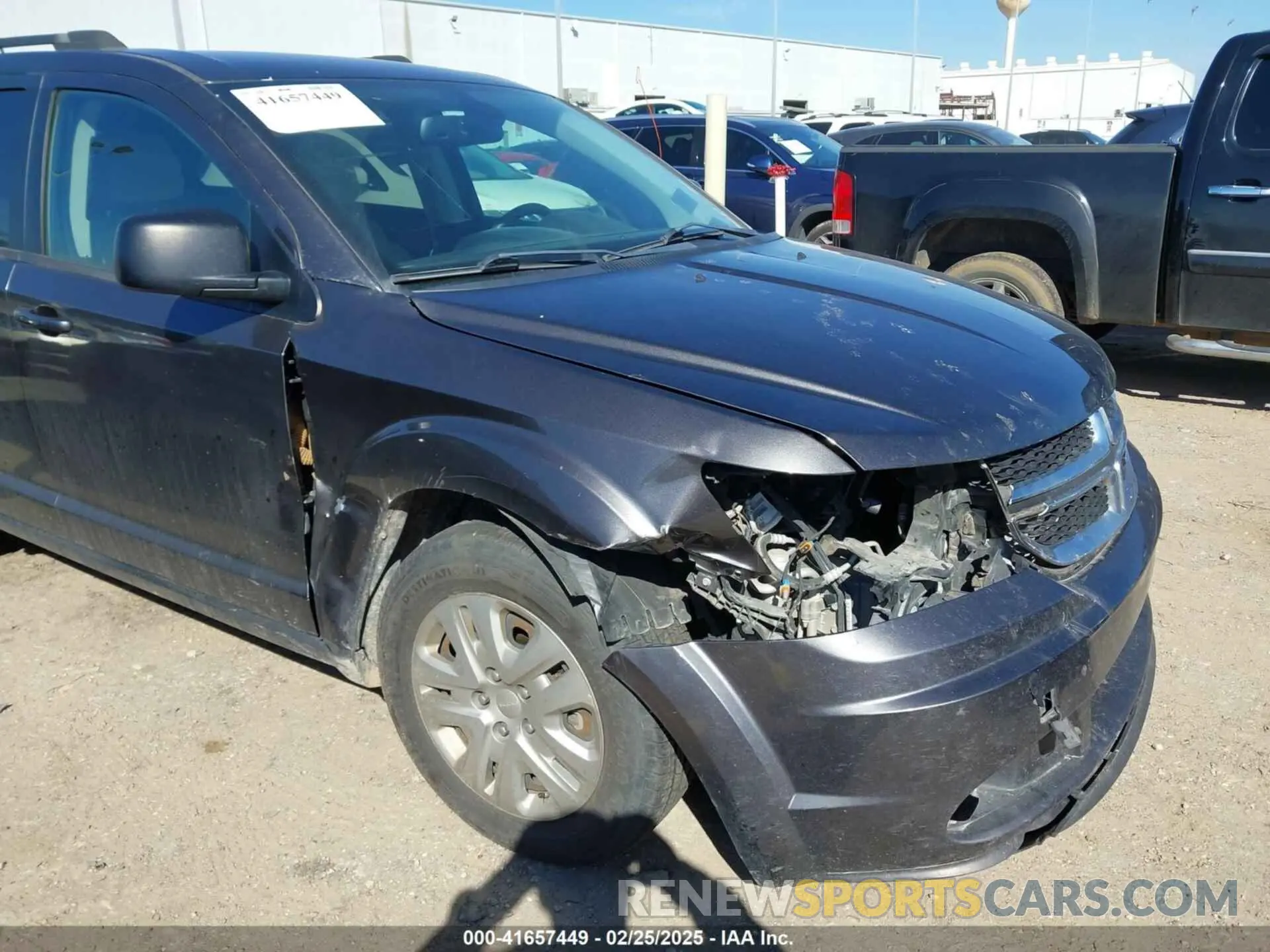 6 Photograph of a damaged car 3C4PDCAB6LT183030 DODGE JOURNEY 2020