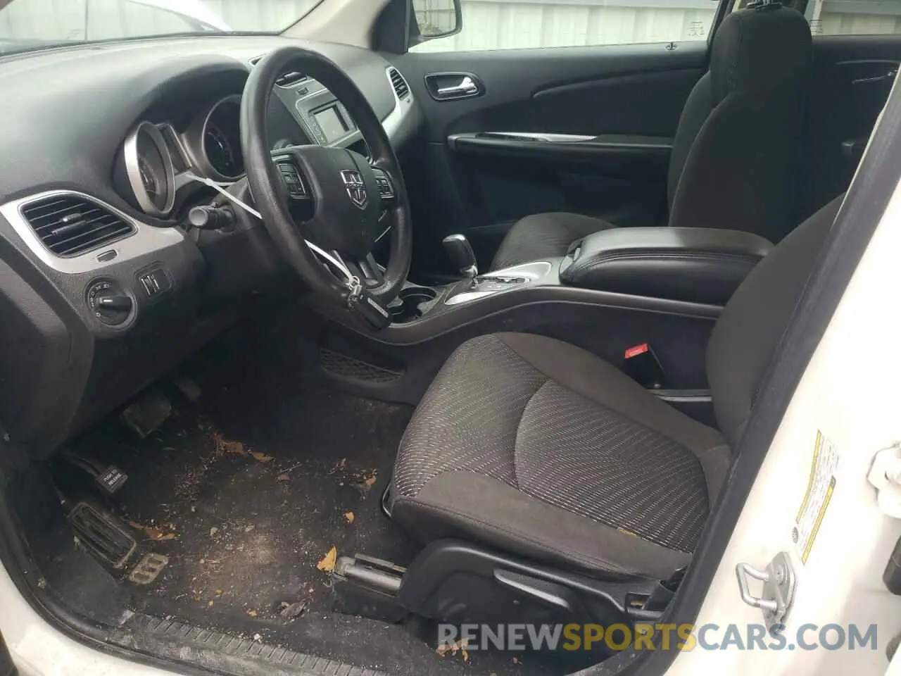 7 Photograph of a damaged car 3C4PDCAB6LT207097 DODGE JOURNEY 2020