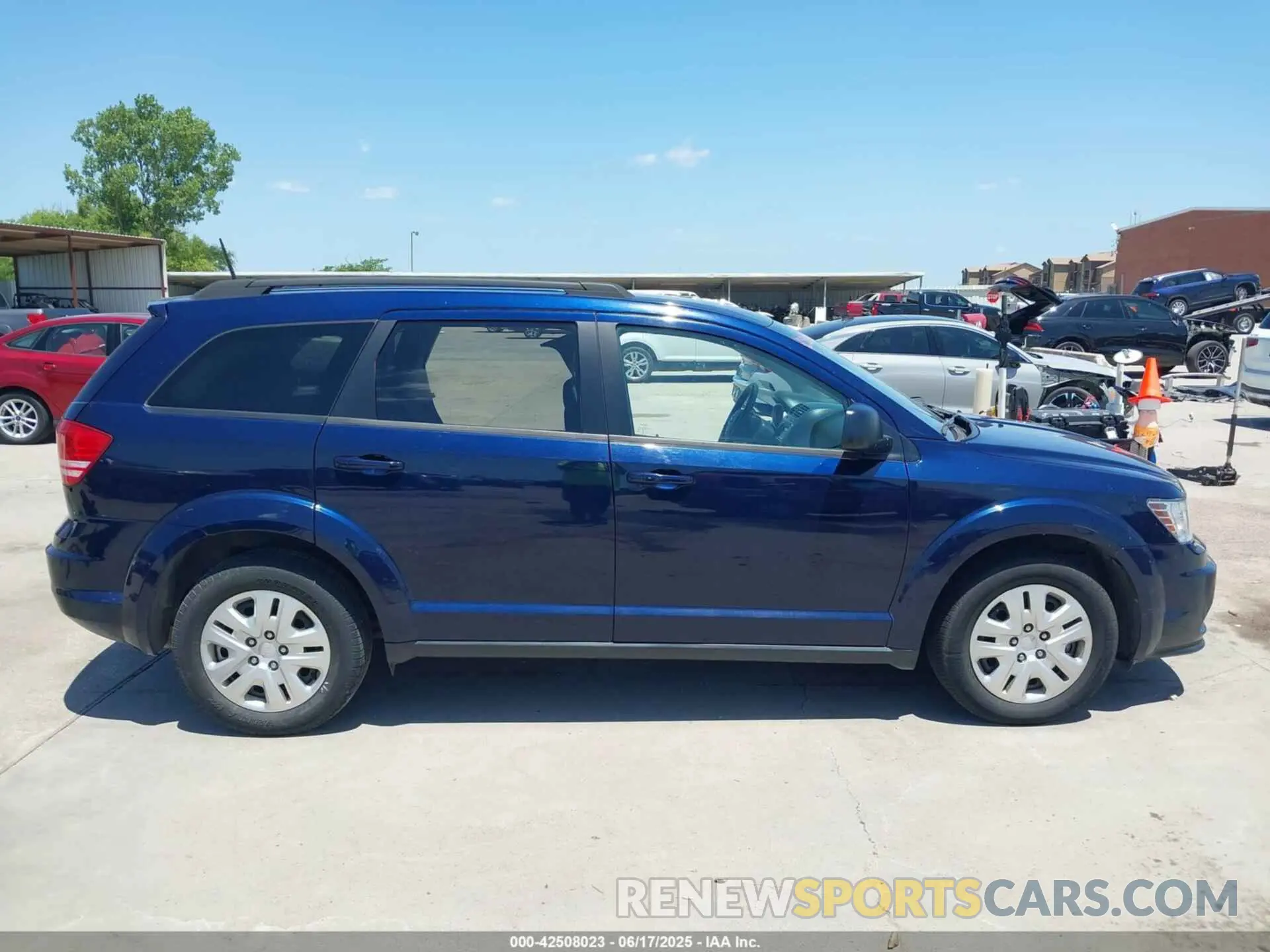 14 Photograph of a damaged car 3C4PDCAB6LT226474 DODGE JOURNEY 2020