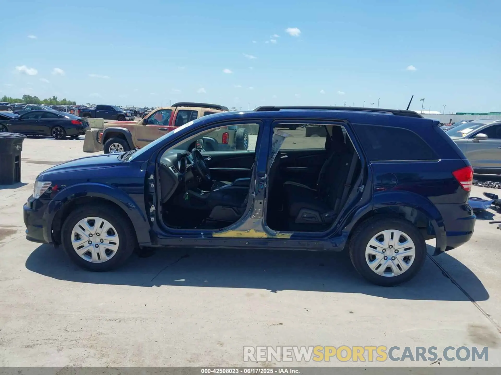 15 Photograph of a damaged car 3C4PDCAB6LT226474 DODGE JOURNEY 2020