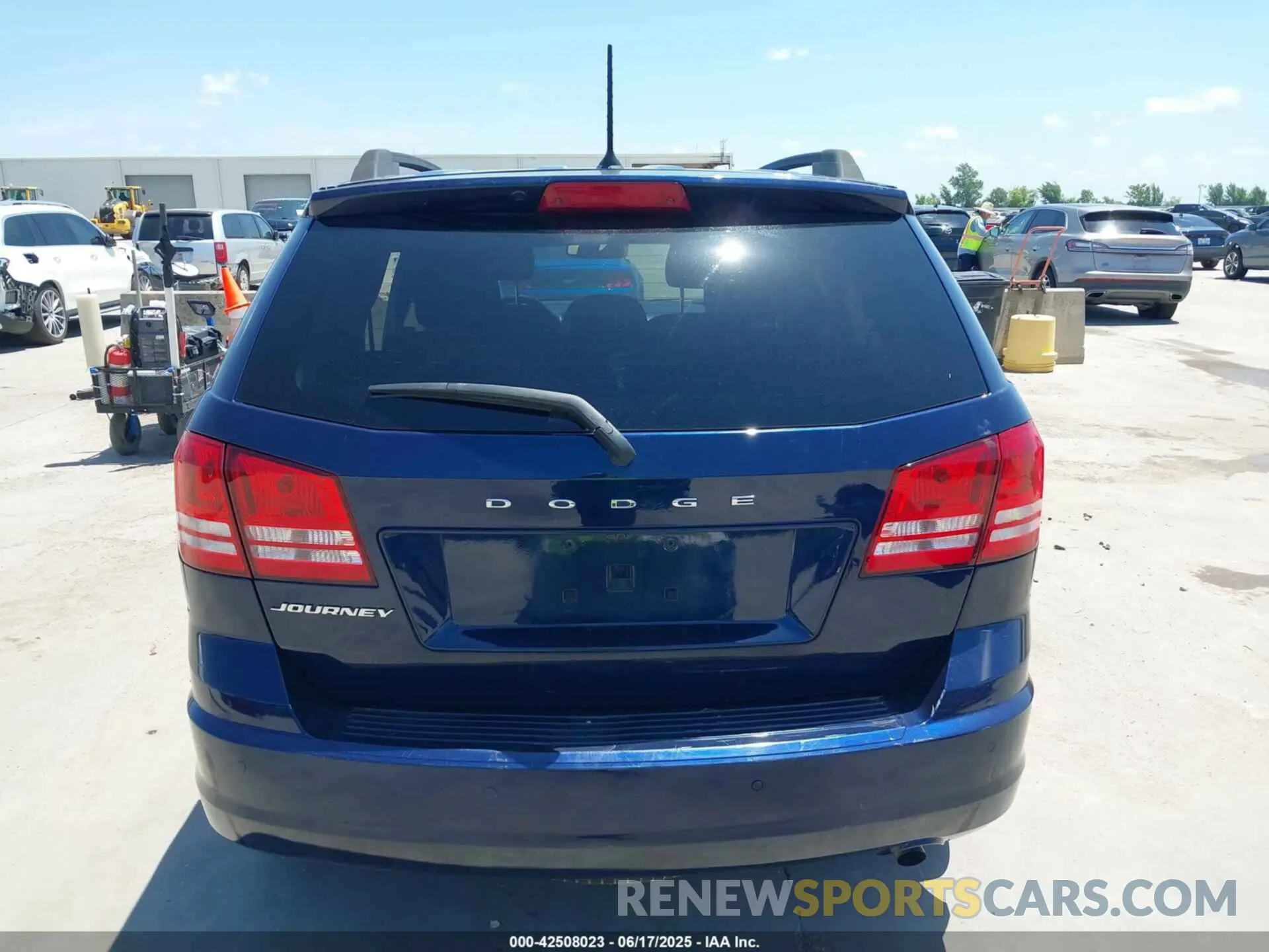 17 Photograph of a damaged car 3C4PDCAB6LT226474 DODGE JOURNEY 2020