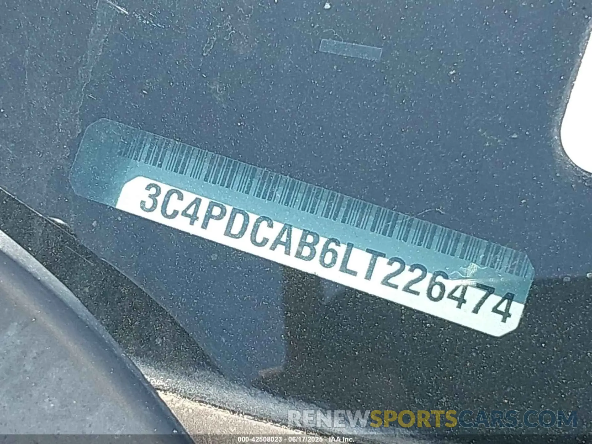 18 Photograph of a damaged car 3C4PDCAB6LT226474 DODGE JOURNEY 2020