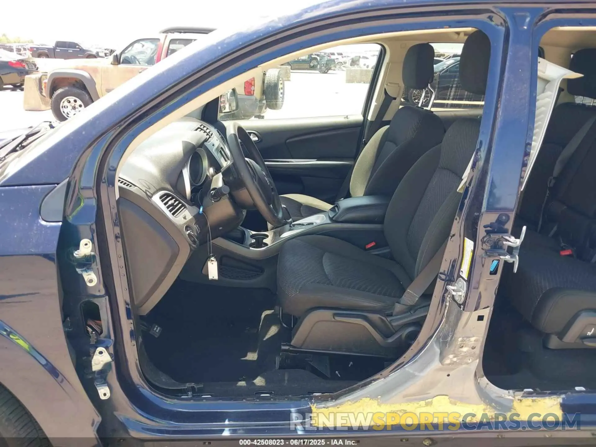 5 Photograph of a damaged car 3C4PDCAB6LT226474 DODGE JOURNEY 2020