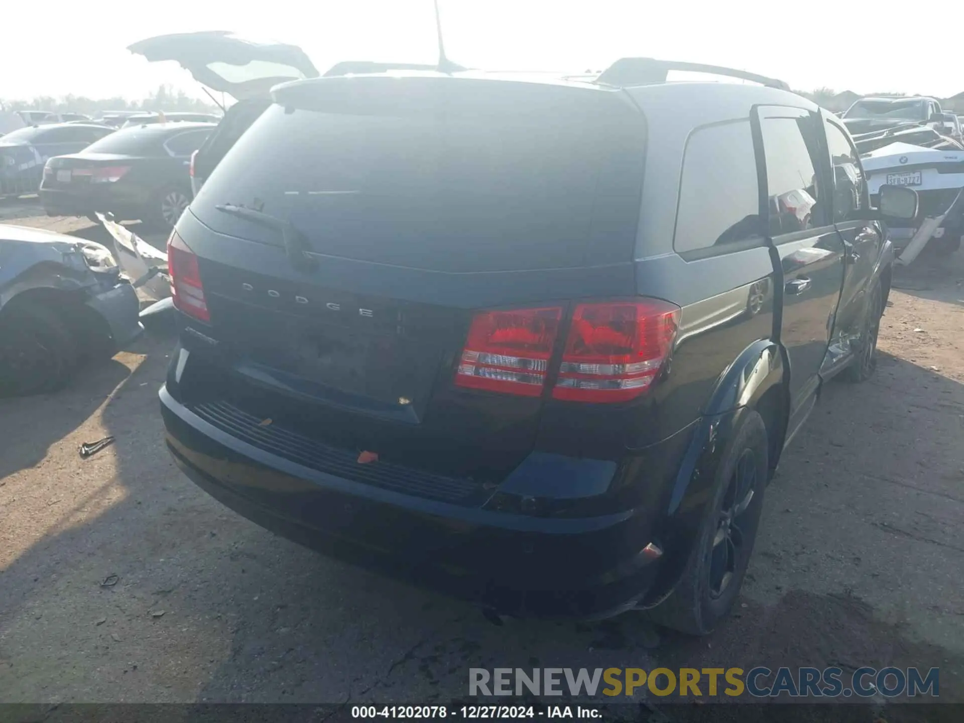 4 Photograph of a damaged car 3C4PDCAB6LT249916 DODGE JOURNEY 2020