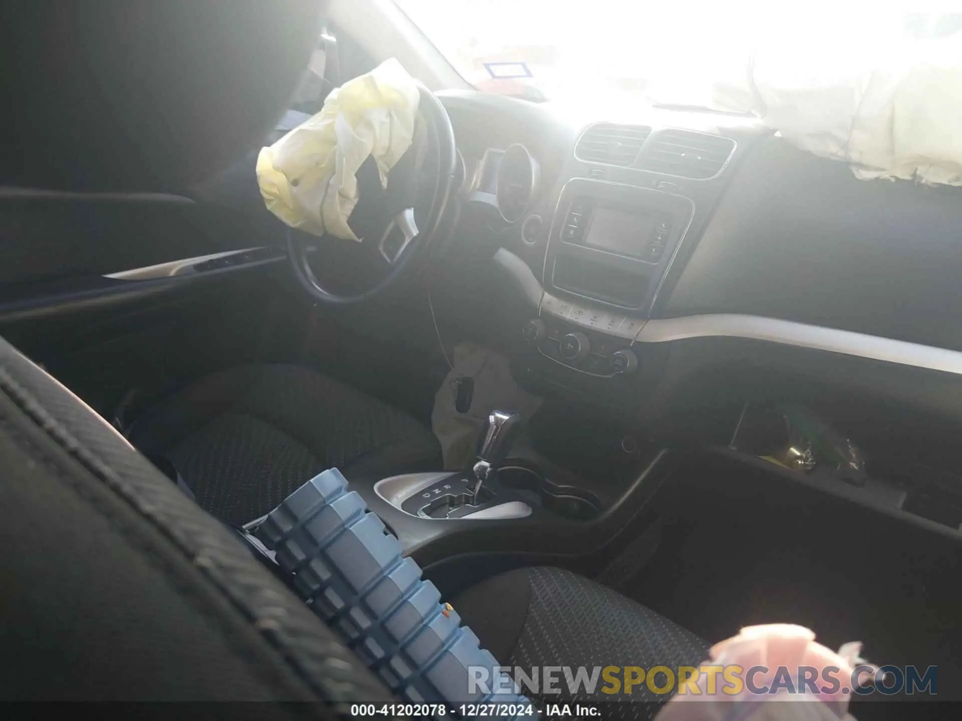 5 Photograph of a damaged car 3C4PDCAB6LT249916 DODGE JOURNEY 2020
