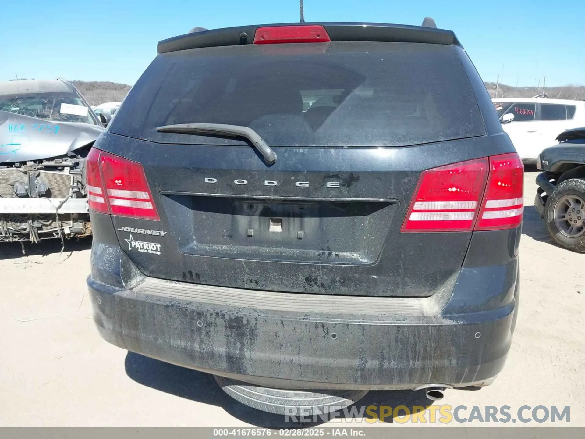 16 Photograph of a damaged car 3C4PDCAB6LT253710 DODGE JOURNEY 2020