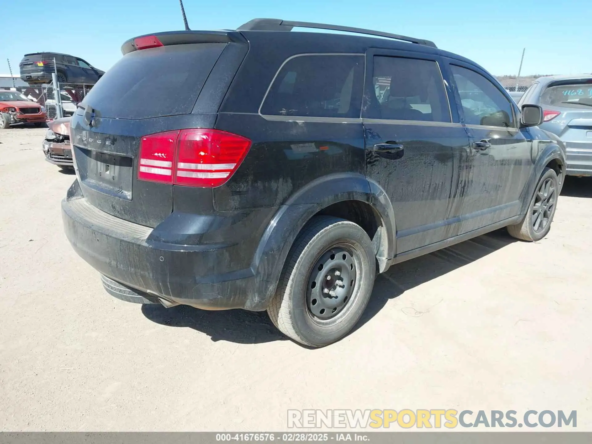 4 Photograph of a damaged car 3C4PDCAB6LT253710 DODGE JOURNEY 2020